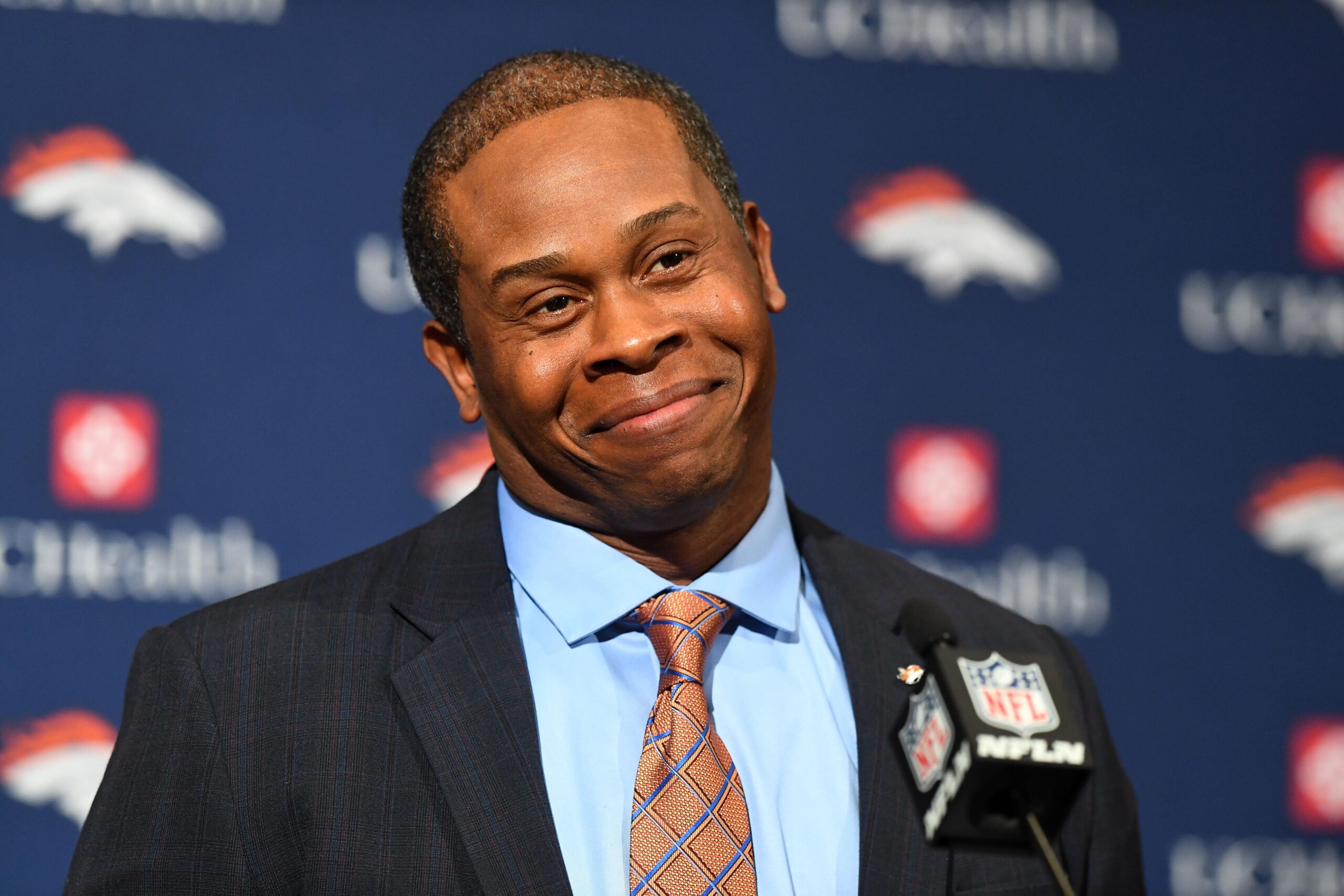 Chargers vs. Broncos: Nope, that's not Vance Joseph, ESPN 