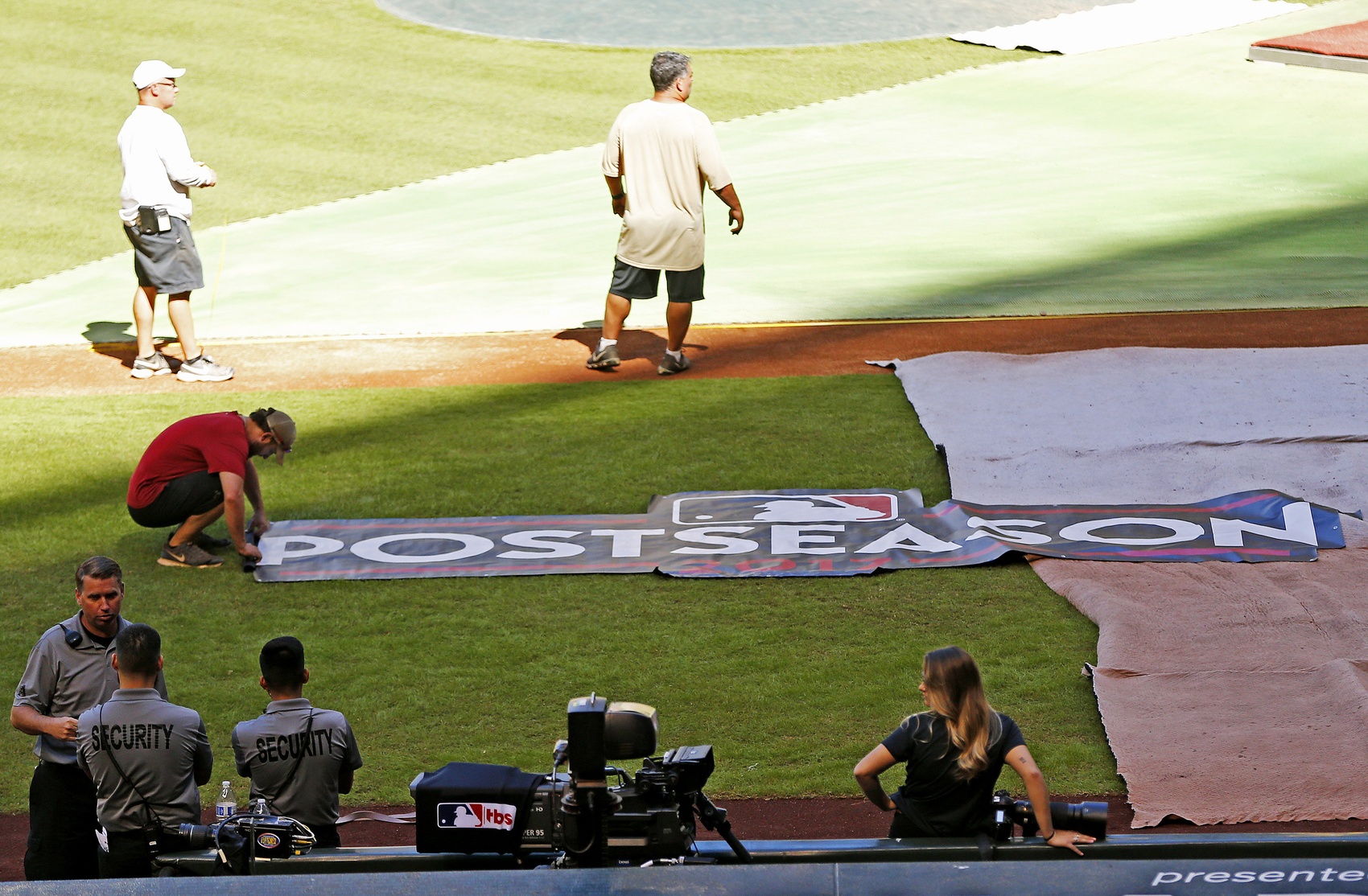 Oct 3, 2017; Phoenix, AZ, USA; Sean Phalen lines up a banner in preparation for the NL wild card game between the Arizona Diamondbacks and the Colorado Rockies on Wednesday. Mandatory Credit: Michael Chow/The Arizona Republic via USA TODAY NETWORK