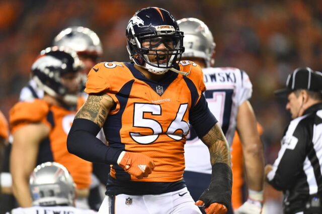 Shane Ray, in Nov. 2017, with his wrist heavily wrapped. Credit: Ron Chenoy, USA TODAY Sports.
