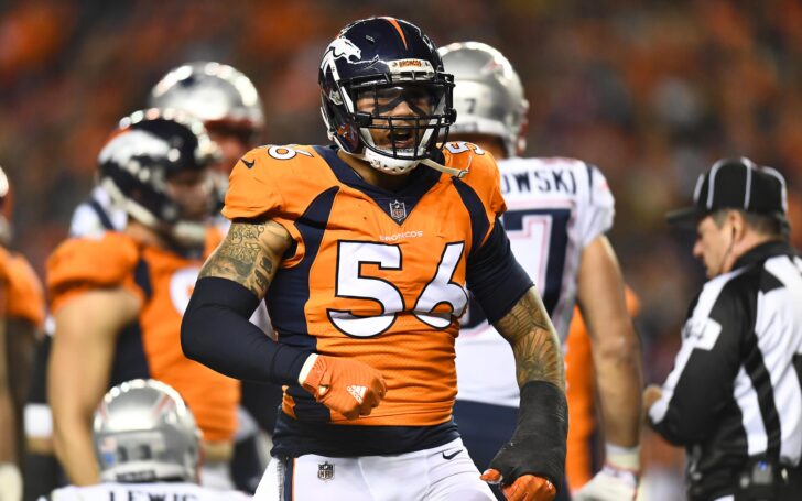 Shane Ray, in Nov. 2017, with his wrist heavily wrapped. Credit: Ron Chenoy, USA TODAY Sports.