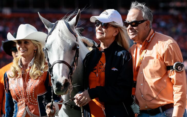 Broncos mascot Thunder with owners Magness and Ernie Blake. Credit: Isaiah J. Downing, USA TODAY Sports.