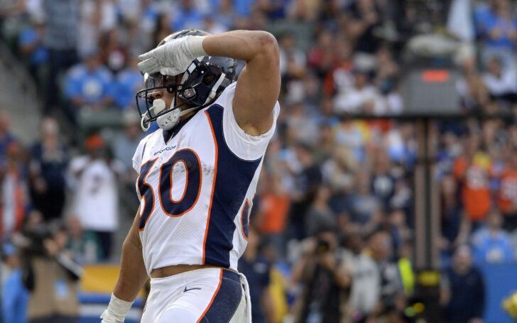 Phillip Lindsay salute. Credit: Jake Roth, USA TODAY Sports.