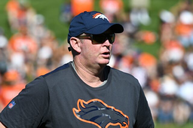 Bill Musgrave in training camp. Credit: Ron Chenoy, USA TODAY Sports.