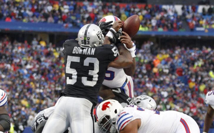 NaVorro Bowman in 2017 with the Raiders. Credit: Timothy T. Ludwig, USA TODAY Sports.