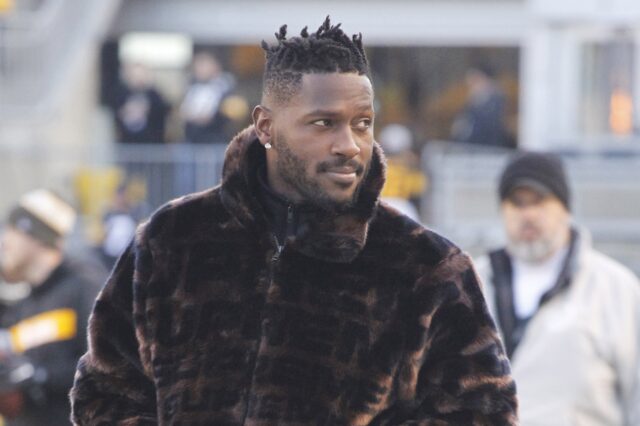 Antonio Brown, in Week 17, standing on the sideline with a fur coat on. Credit: Charles LeClaire, USA TODAY Sports.