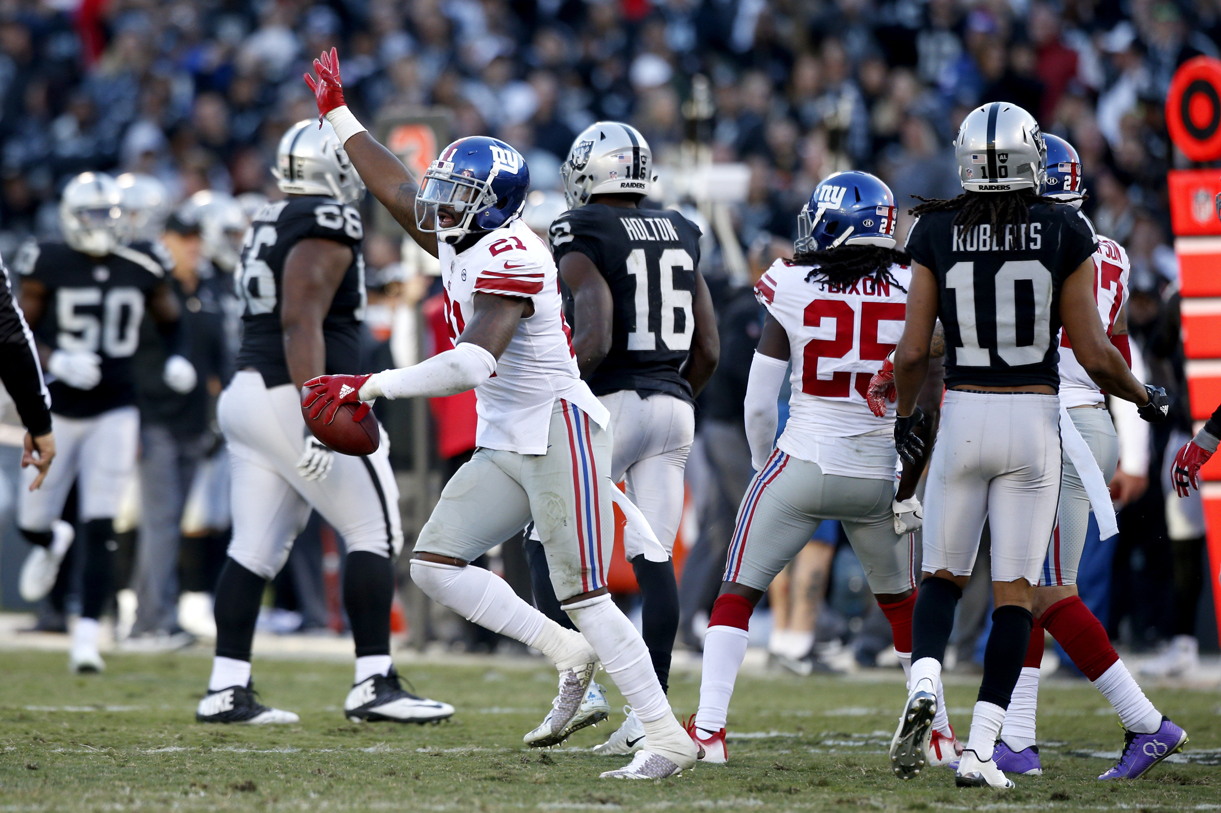 NFL: New York Giants at Oakland Raiders