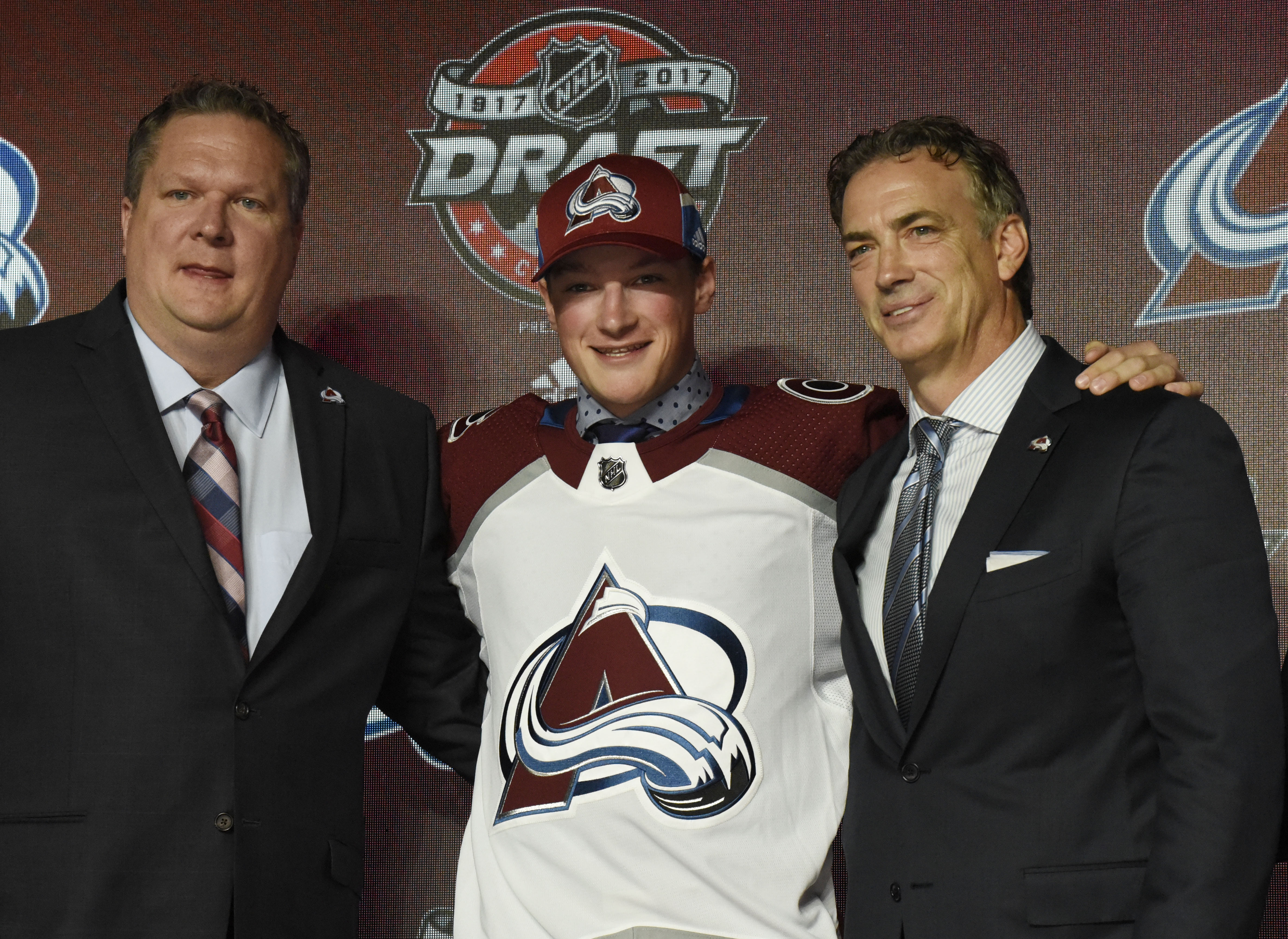 Makar to join Avs after signing ELC