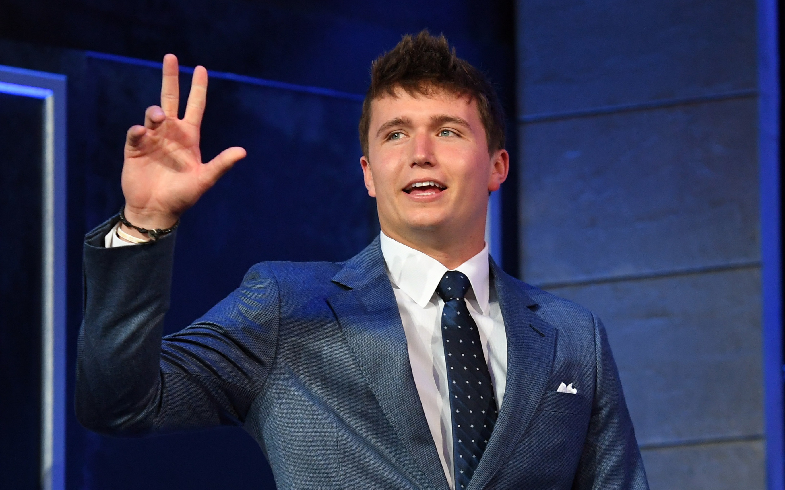 USATSI_12588785 Cropped Drew Lock. Credit: Christopher Hanewinckel, USA TODAY Sports.
