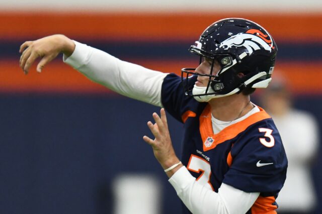 Drew Lock throws in Denver's second practice of the 2019 training camp. Credit: Ron Chenoy, USA TODAY Sports.