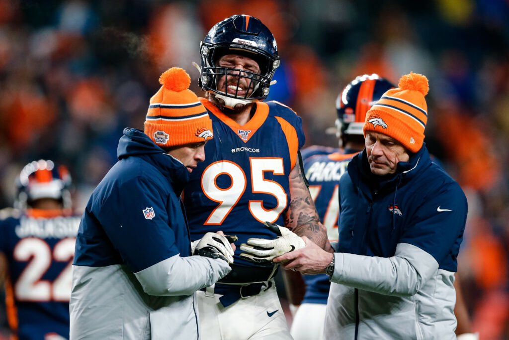 Broncos' Derek Wolfe sets career high for sacks, dislocates elbow