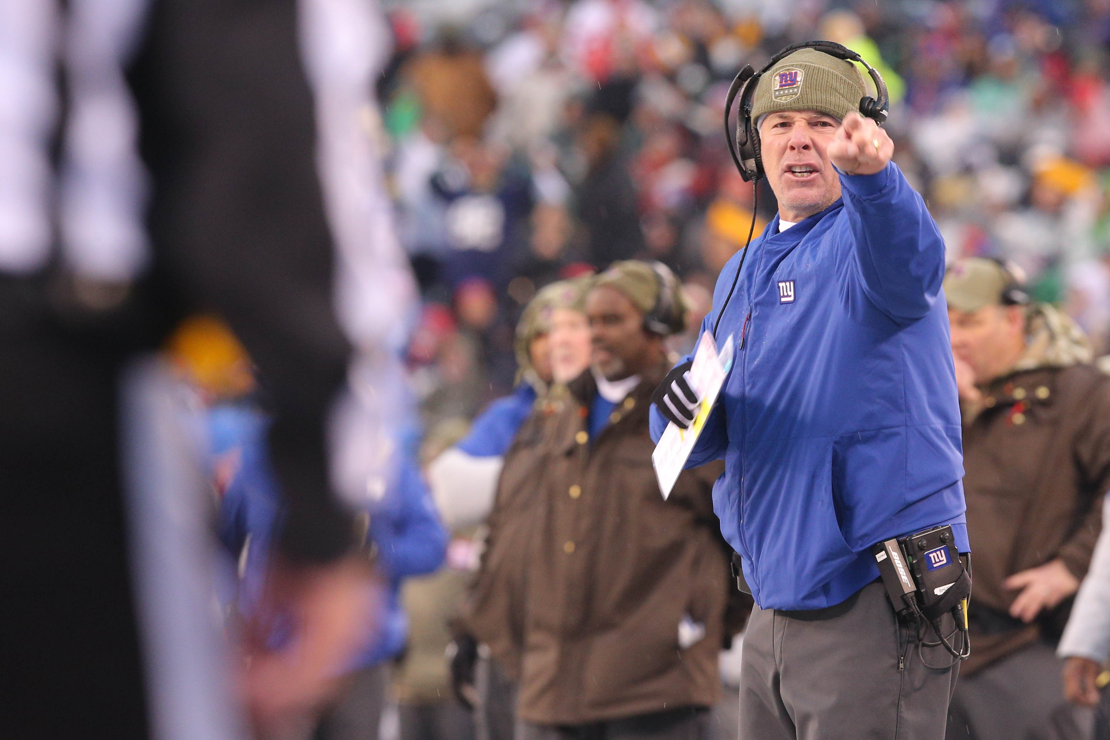 NFL: Green Bay Packers at New York Giants New York Giants head coach Pat Shurmur yells at side judge Jeff Lamberth (21) during the third quarter against the Green Bay Packers at MetLife Stadium.