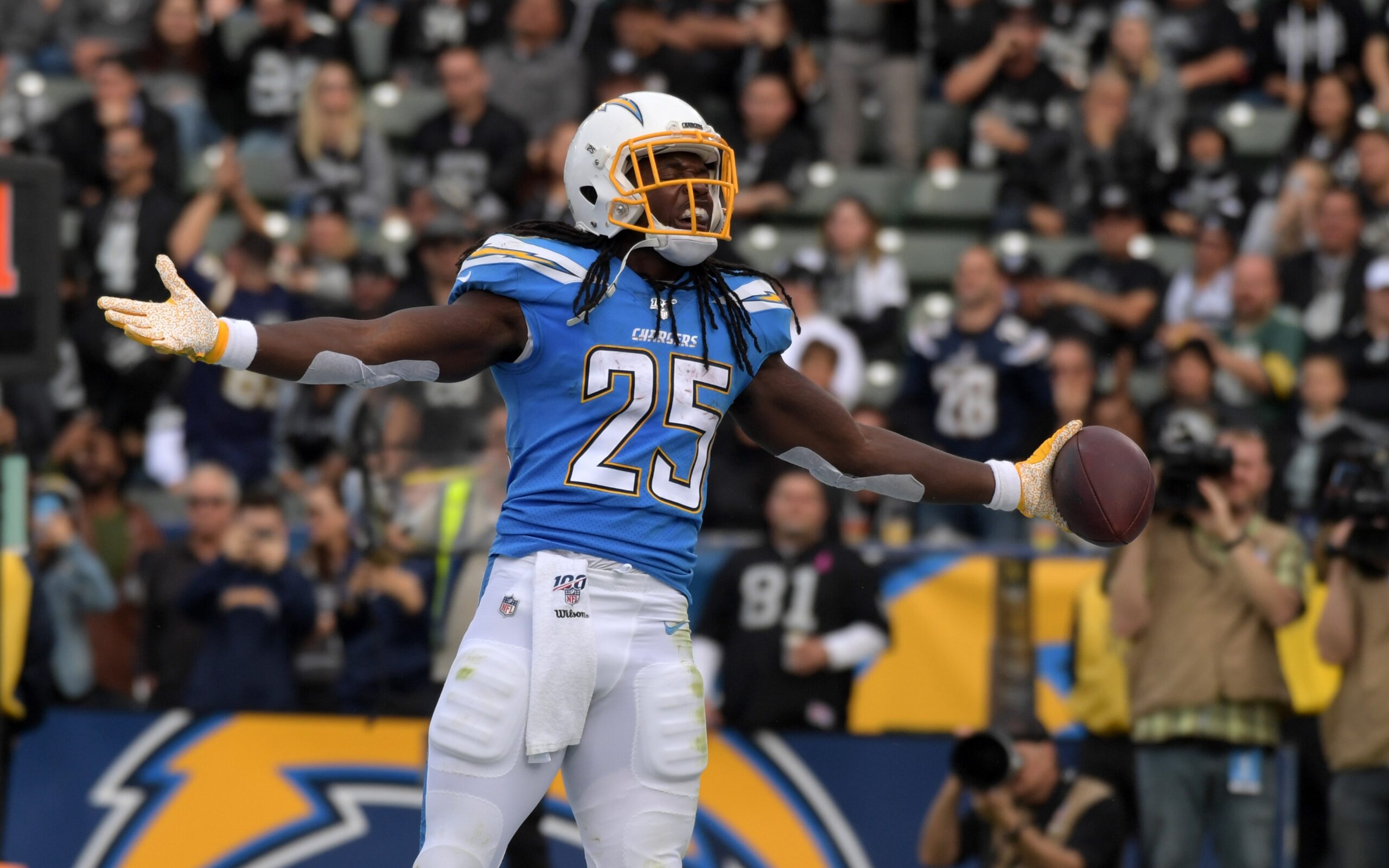 Broncos officially sign RB Melvin Gordon to two-year deal