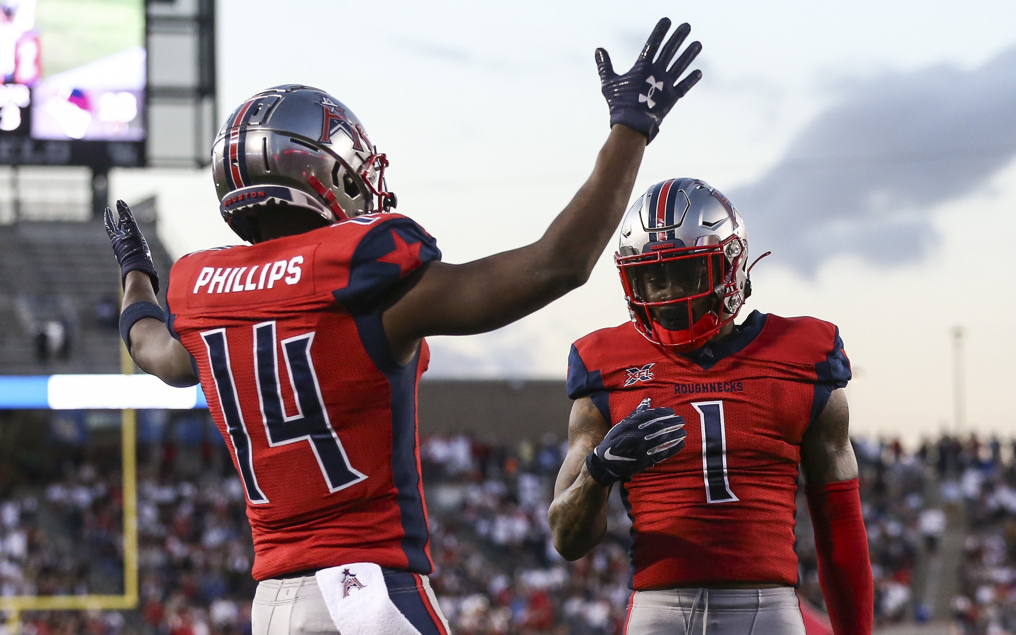 USATSI_14014625 Cropped Cam Phillips celebrates a touchdown. Credit: Troy Taormina, USA TODAY Sports.