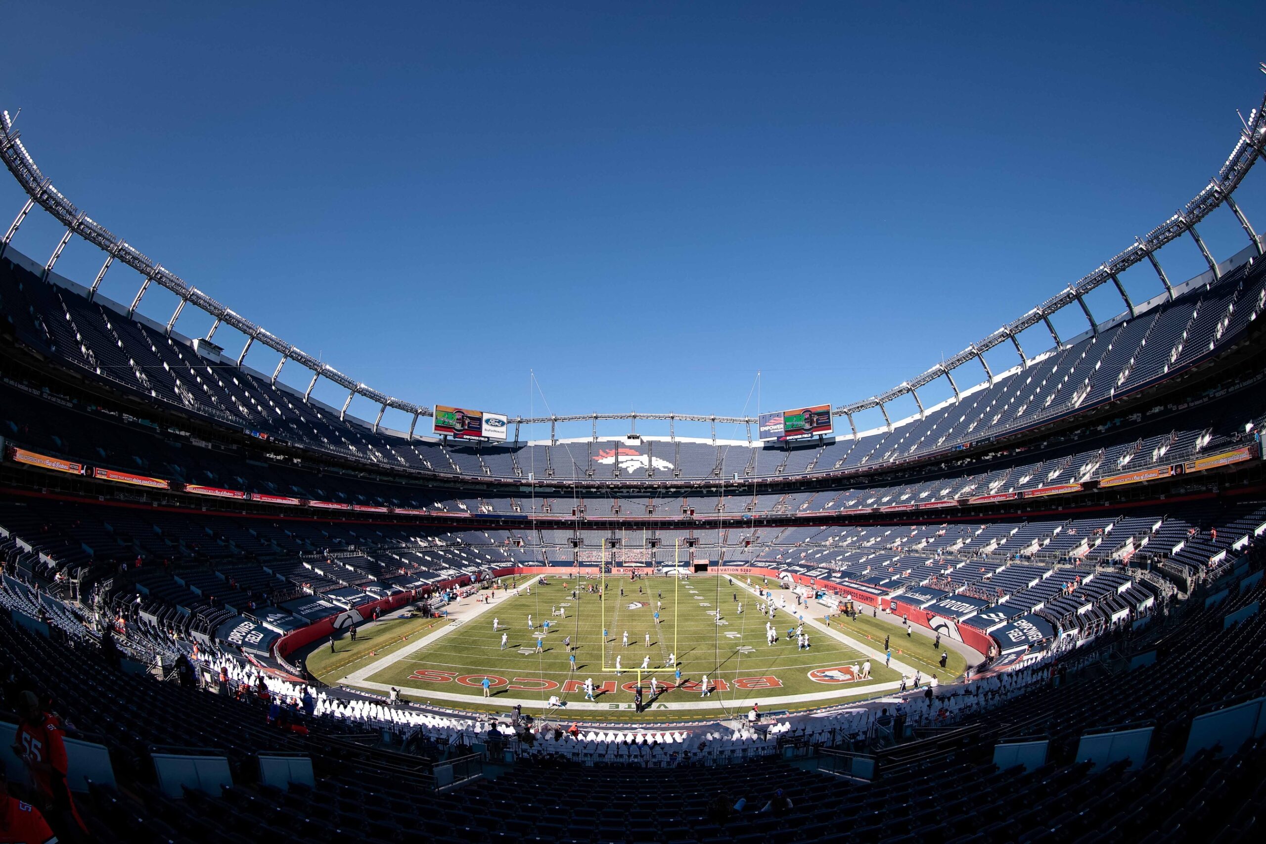 Broncos hand out turkeys ahead of Thanksgiving - Mile High Sports