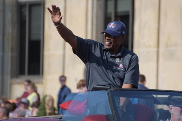 Floyd Little waves to the crowd at the 2018 Pro Football Hall of Fame parade. Credit: Kirby Lee, USA TODAY Sports.