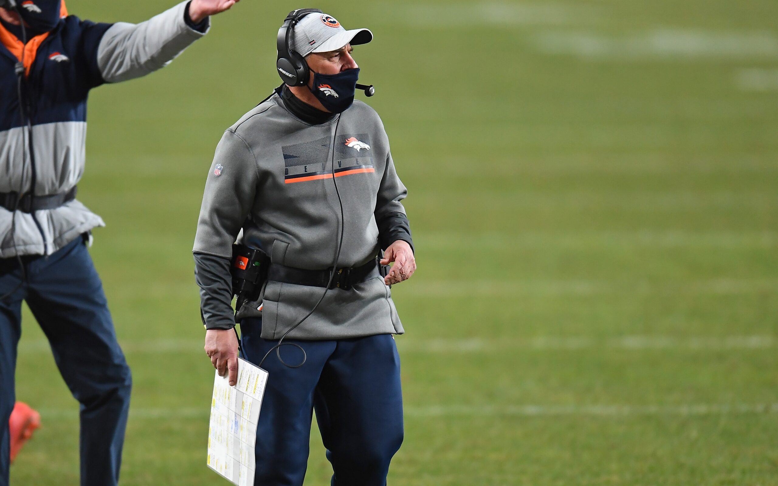 Vic Fangio’s time limit didn’t make sense for the Broncos, it just helped Raiders win |