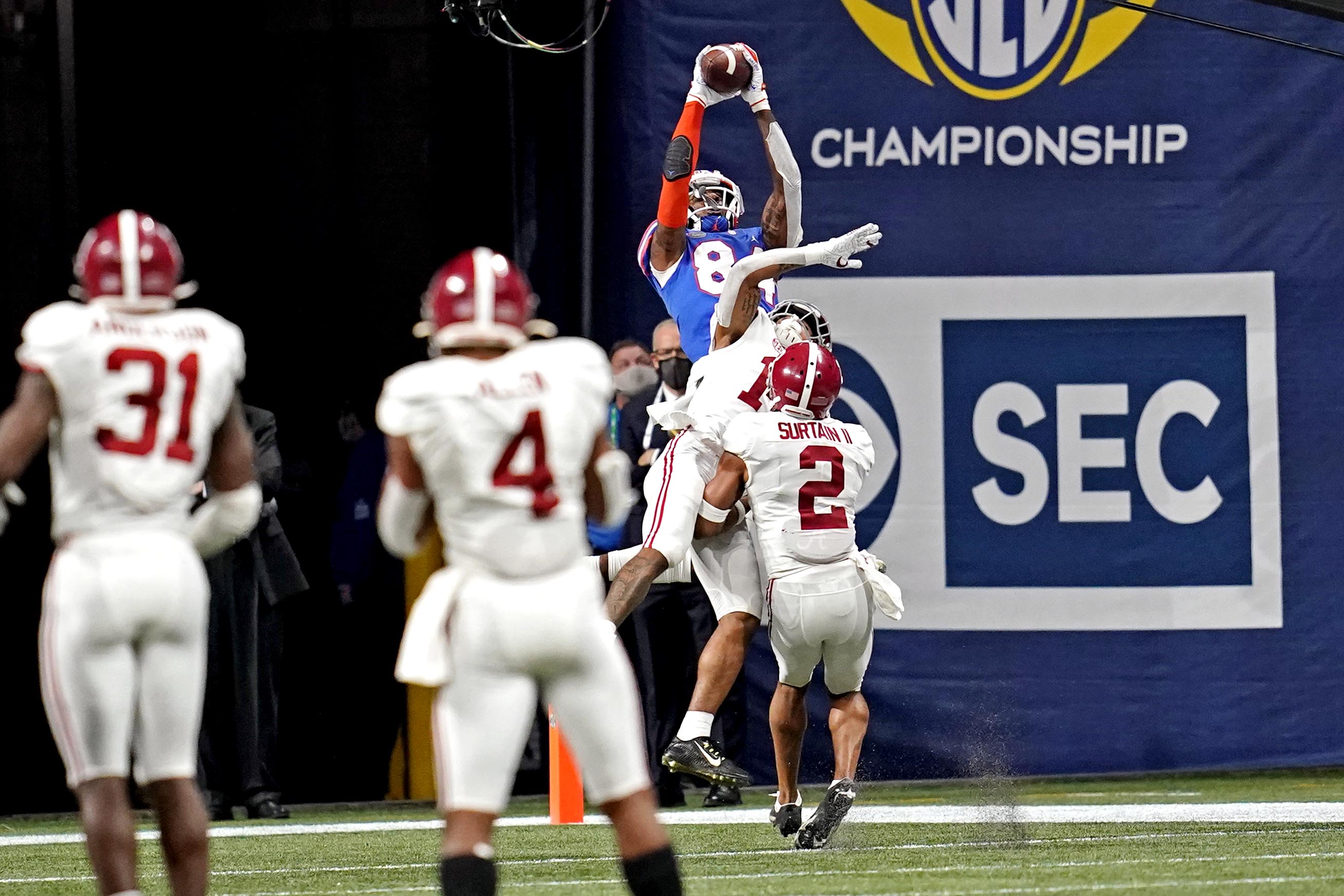 Florida Gators tight end Kyle Pitts (84) makes a touchdown catch against Alabama Crimson Tide defensive back Patrick Surtain II (2) during the fourth quarter in the SEC Championship at Mercedes-Benz Stadium.