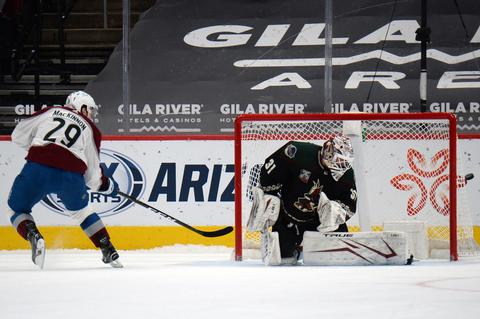 Goalie Jonas Johansson debuts for the Avalanche in 54 shootout loss in