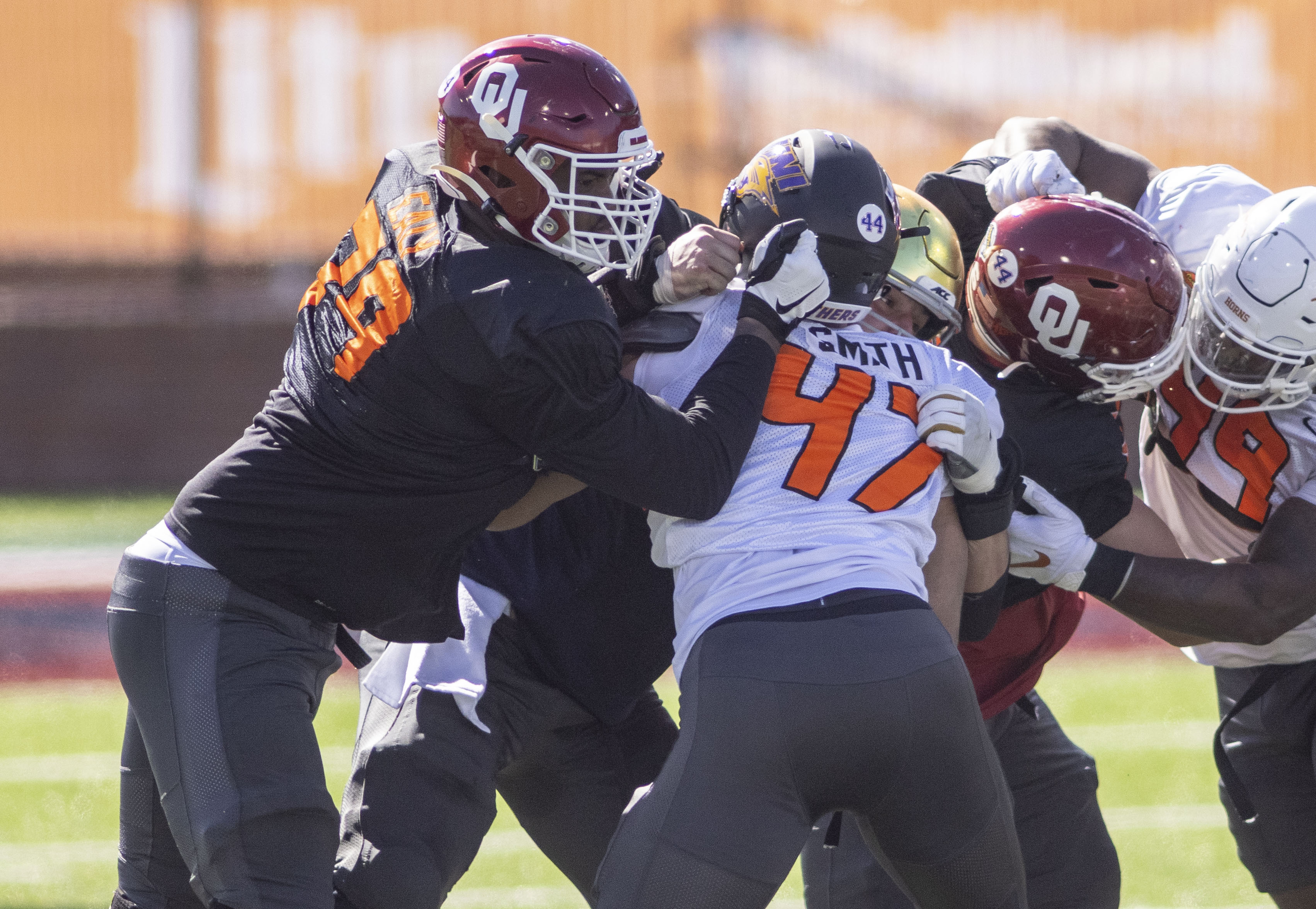 NCAA Football: Senior Bowl Practice National offensive lineman Adrian Ealy of Oklahoma (79) drills against National defensive lineman Elerson Smith of Northern Iowa (47) during National practice at Hancock Whitney Stadium.