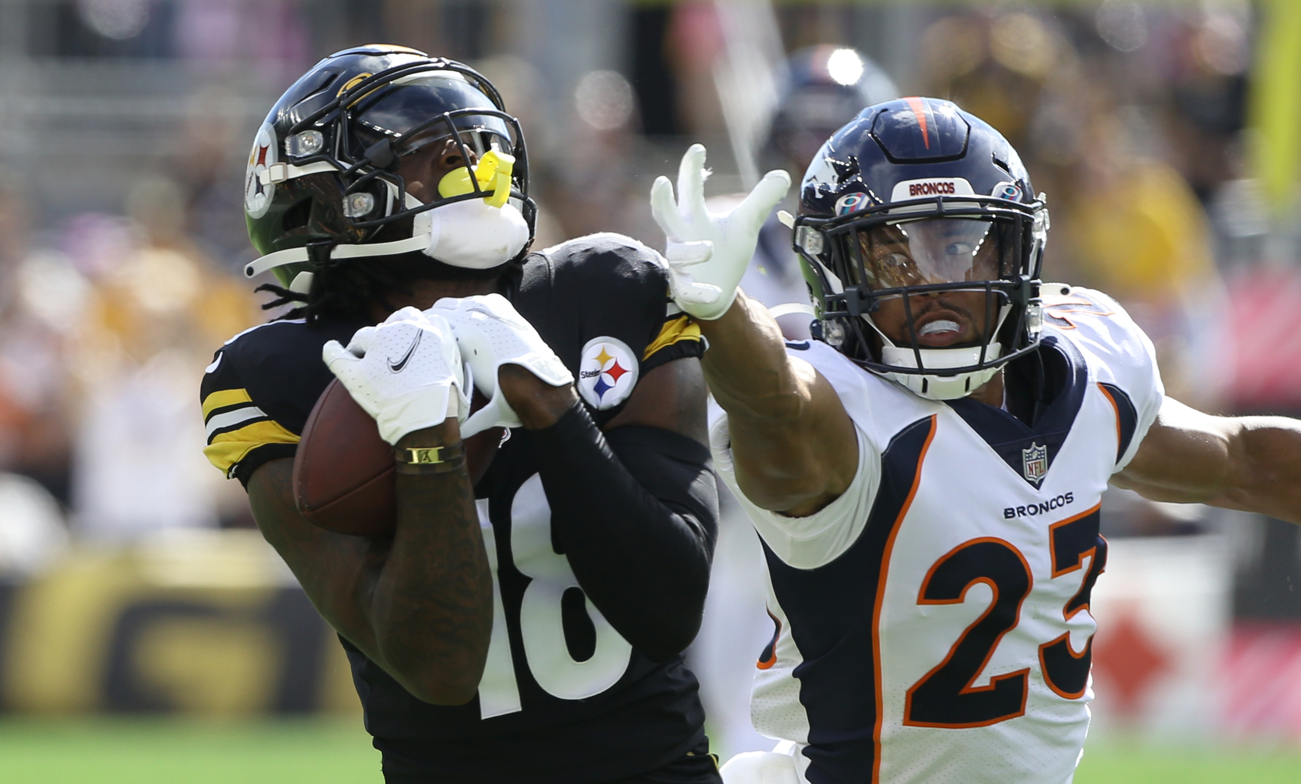 NFL: Denver Broncos at Pittsburgh Steelers Pittsburgh Steelers wide receiver Diontae Johnson (18) catches a fifty yard touchdown pass behind Denver Broncos cornerback Kyle Fuller (23) during the first quarter at Heinz Field.