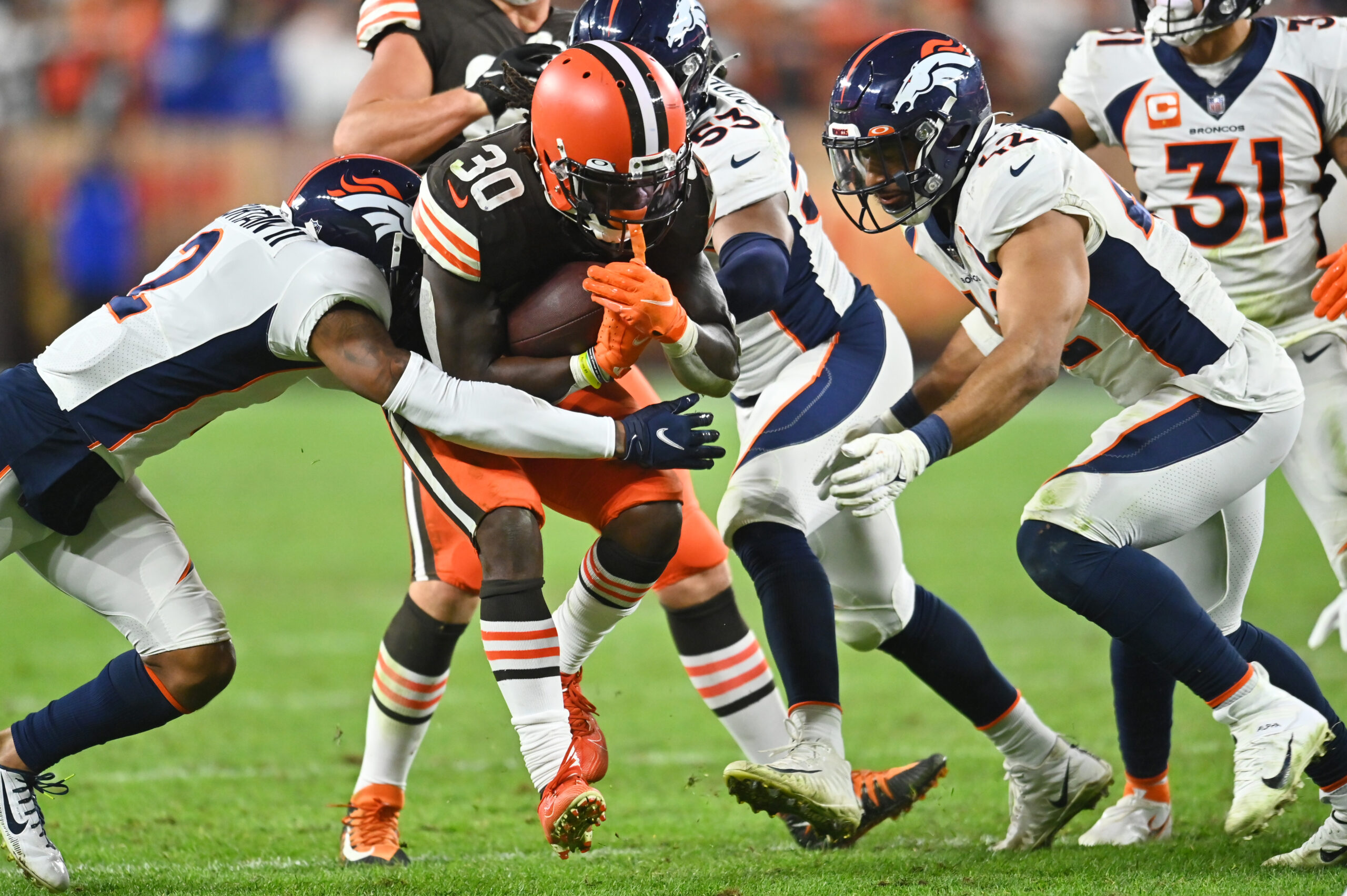 Keenum, 3rd-string back Johnson lead Browns past Broncos