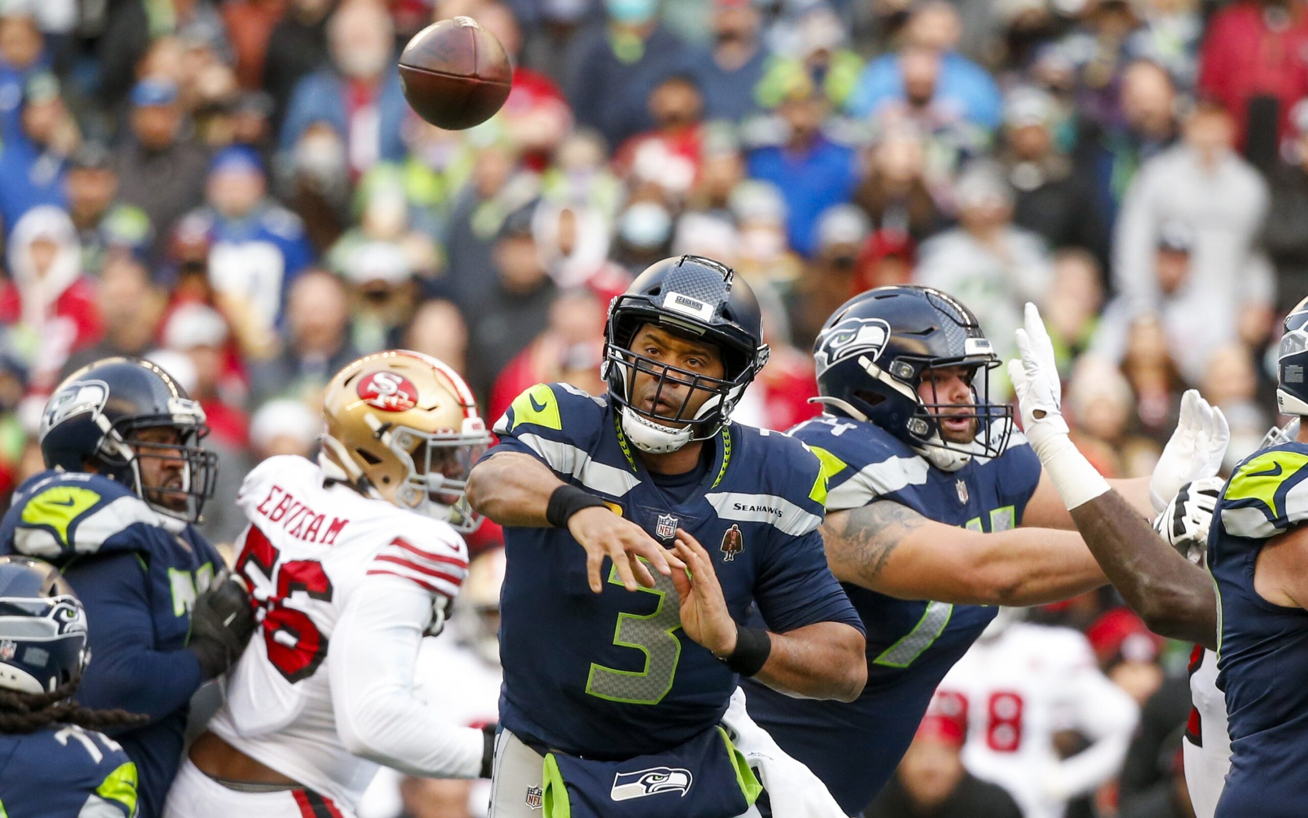 Broncos' Russell Wilson Reportedly Playing Through Rough Injury