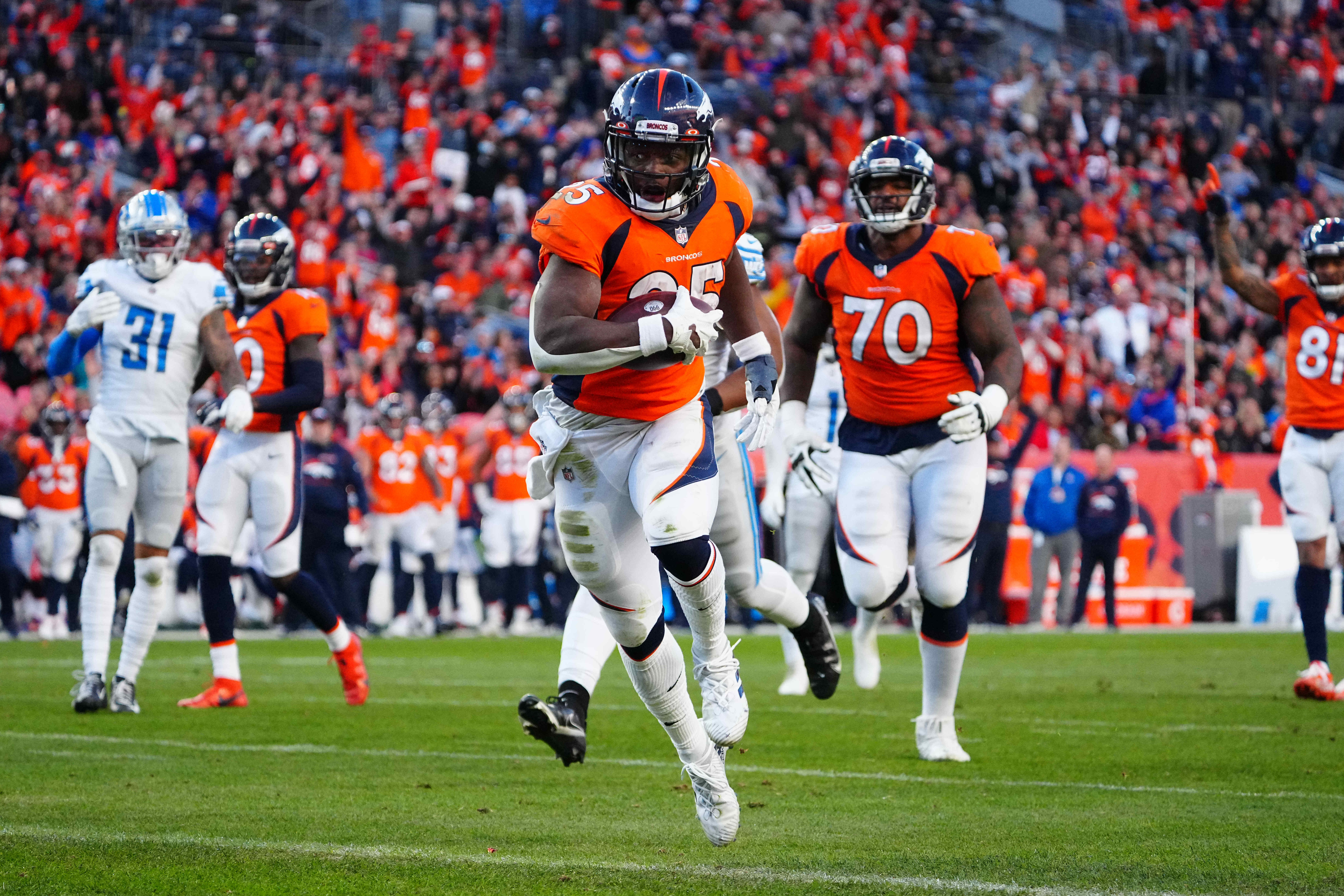 Denver Broncos running back Melvin Gordon III (25) carries for a touchdown in the third quarter against the Detroit Lions at Empower Field at Mile High.