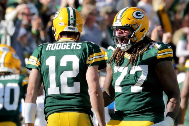 Billy turner and Aaron Rodgers. Credit: Mike De Sisti, USA TODAY Sports.