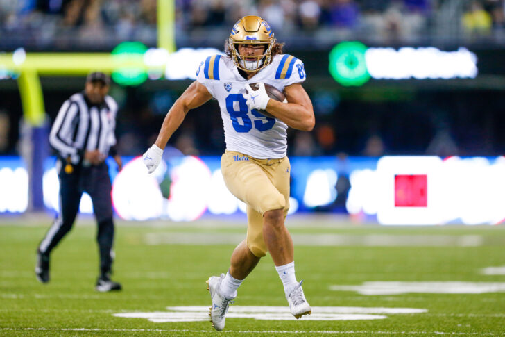 UCLA Bruins tight end Greg Dulcich (85) runs for yards after the catch against the Washington Huskies during the fourth quarter at Alaska Airlines Field at Husky Stadium.