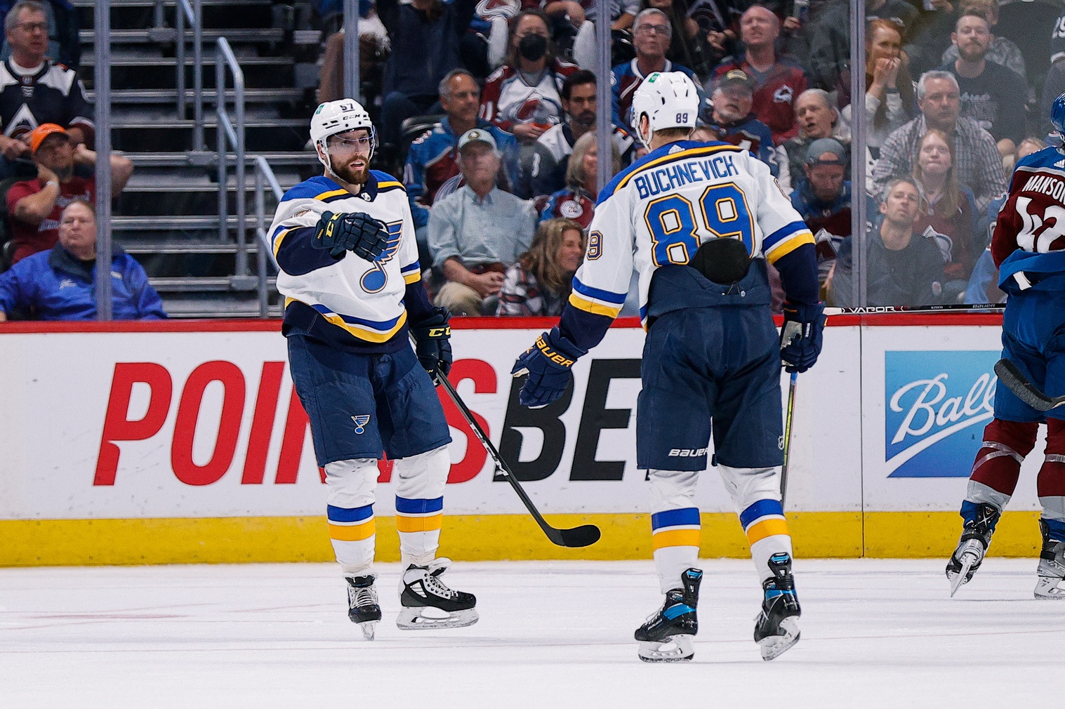 Perron scores twice, Blues even series with win over Avs