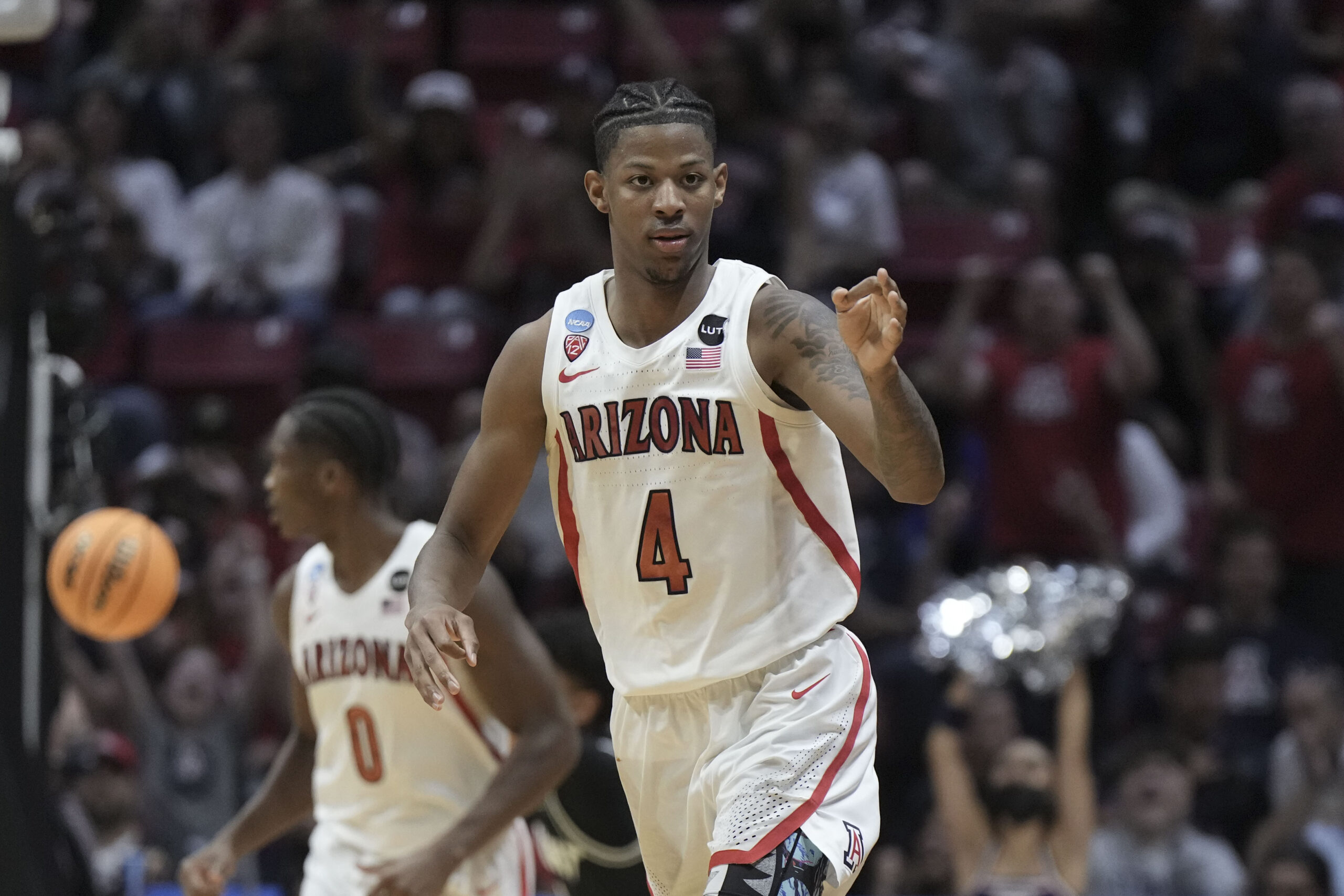 March Madness: Arizona's Dalen Terry reacts to Bennedict Mathurin dunk