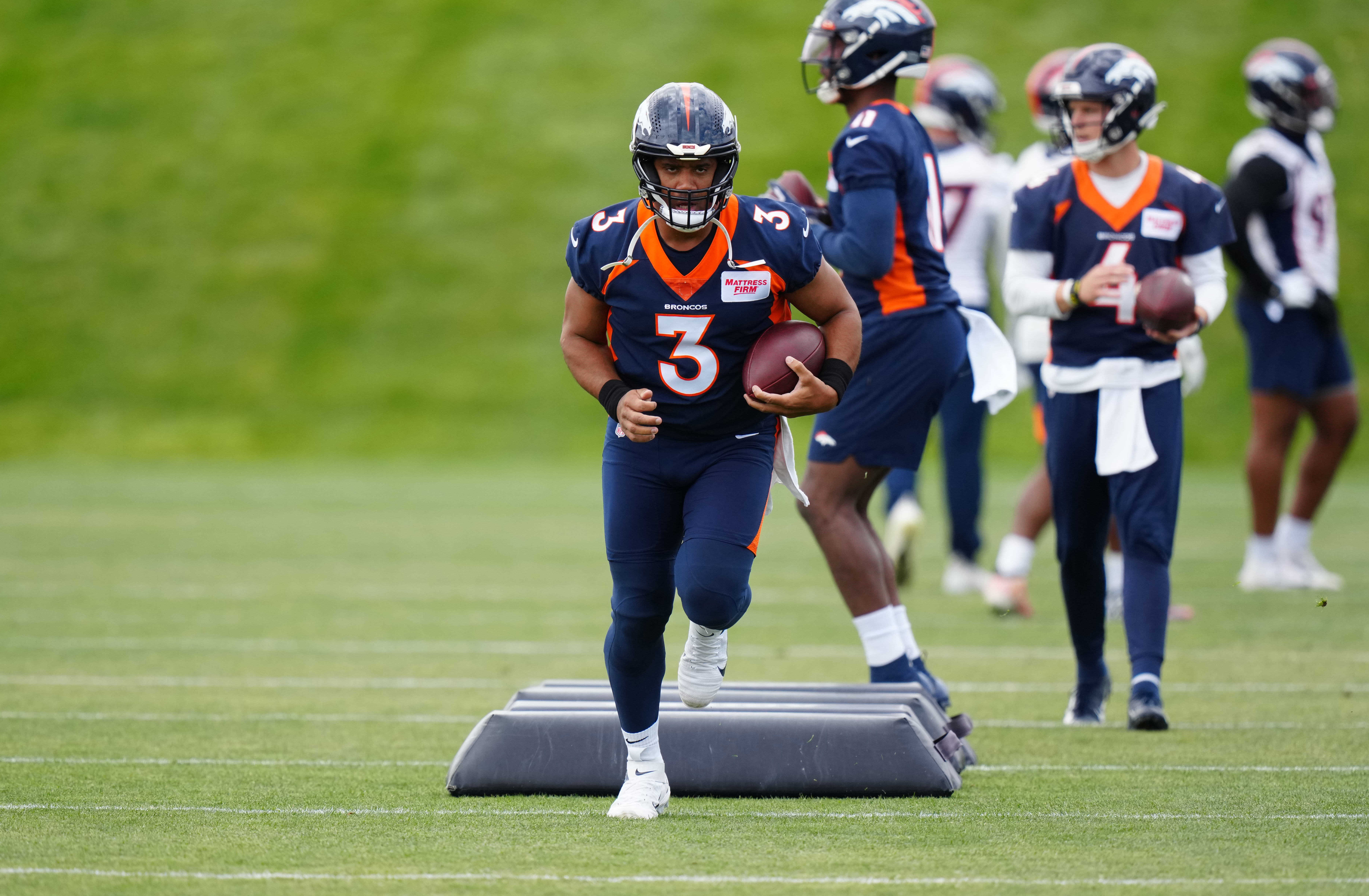 Russell Wilson in OTAs. Credit: Ron Chenoy, USA TODAY Sports.