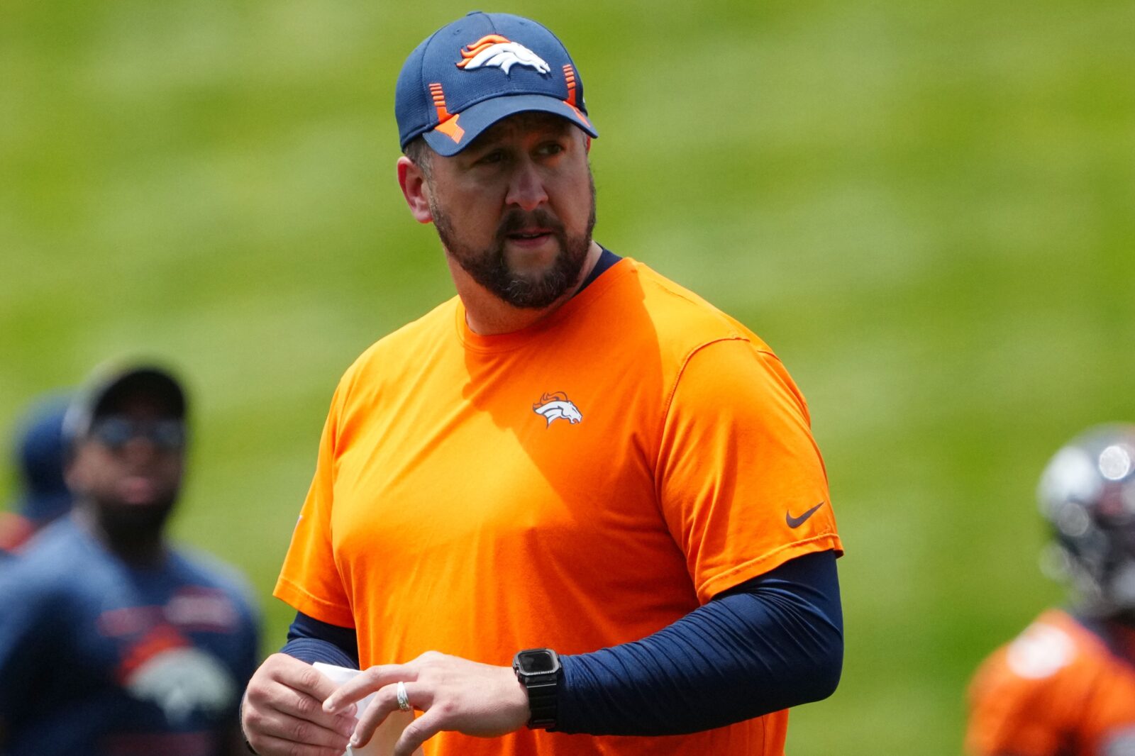 Broncos OC Justin Outten explains some of Denver's new offense Mile
