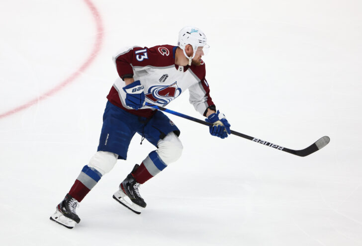 Nichushkin signs deal with Avalanche
