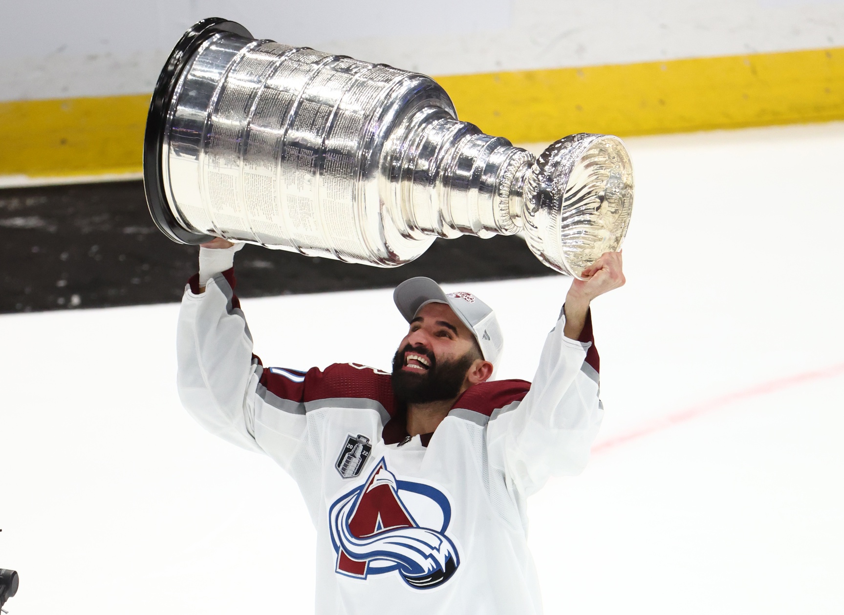 Avs' Kadri throws Stanley Cup shade with 'Too Many Men' shirt