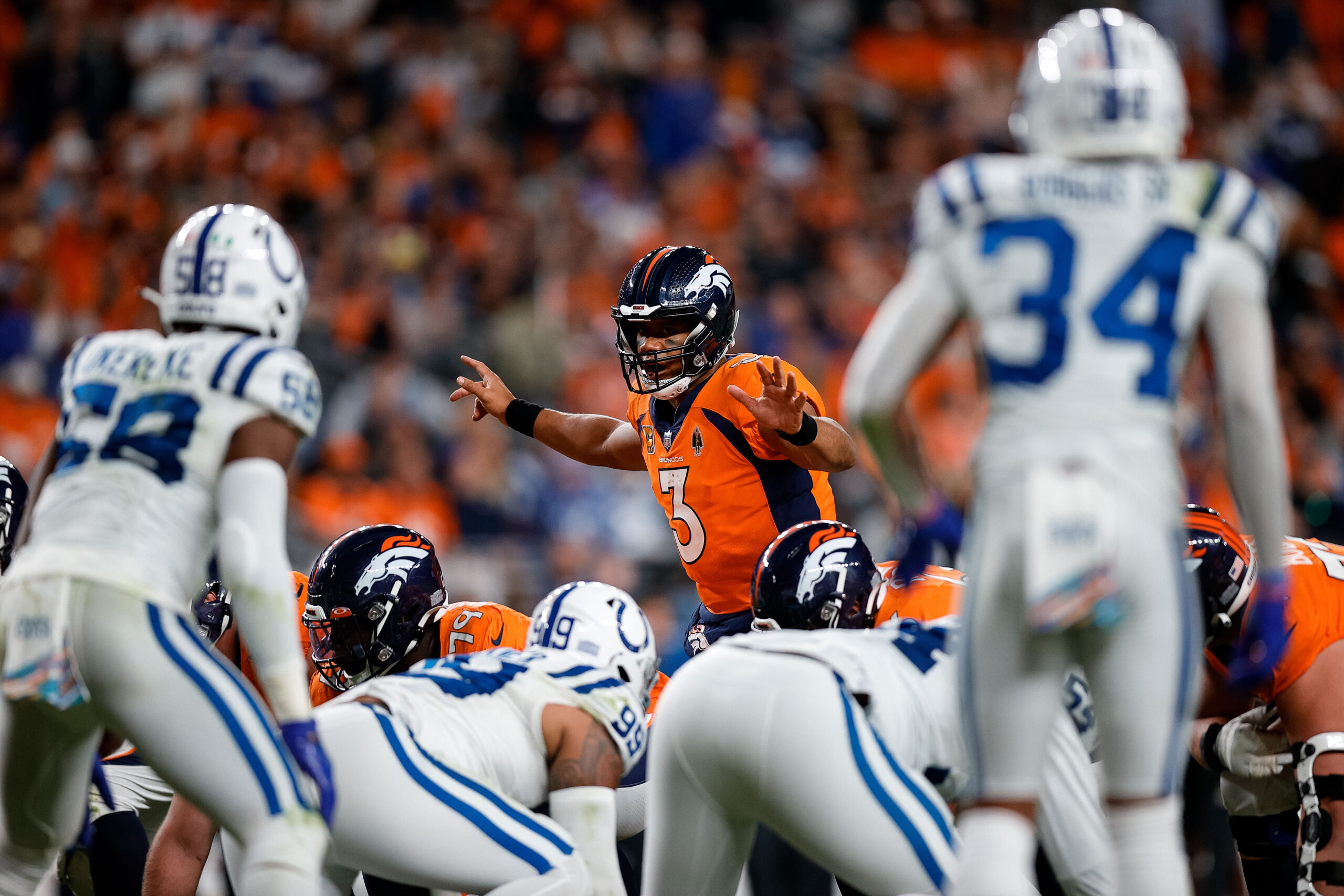 Indianapolis Colts linebacker Bobby Okereke (58) lines up on