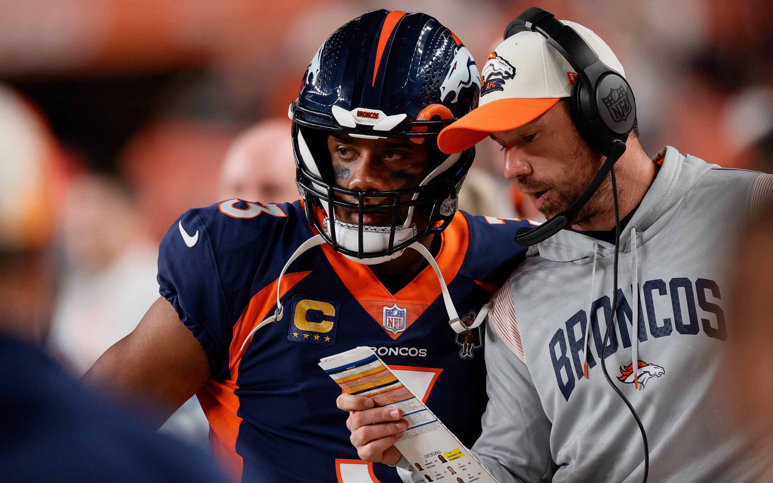 Klint Kubiak to take over play-calling duties for Denver Broncos, looks to  get Russell Wilson going - Mile High Sports