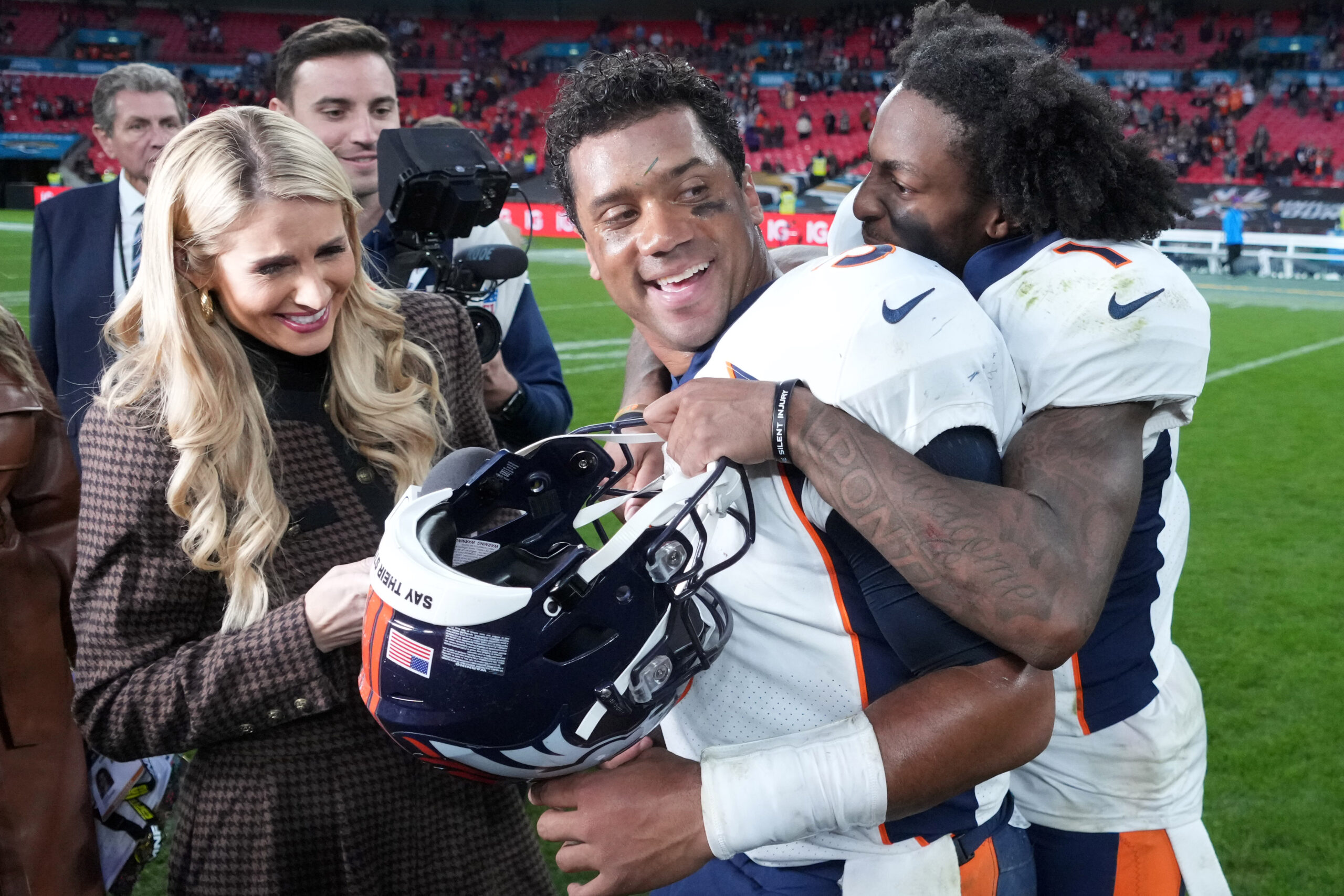 ENGLISH FOOTBALL FAN EXPERIENCES NFL!  Jacksonville Jaguars vs Denver  Broncos @ Wembley Stadium 