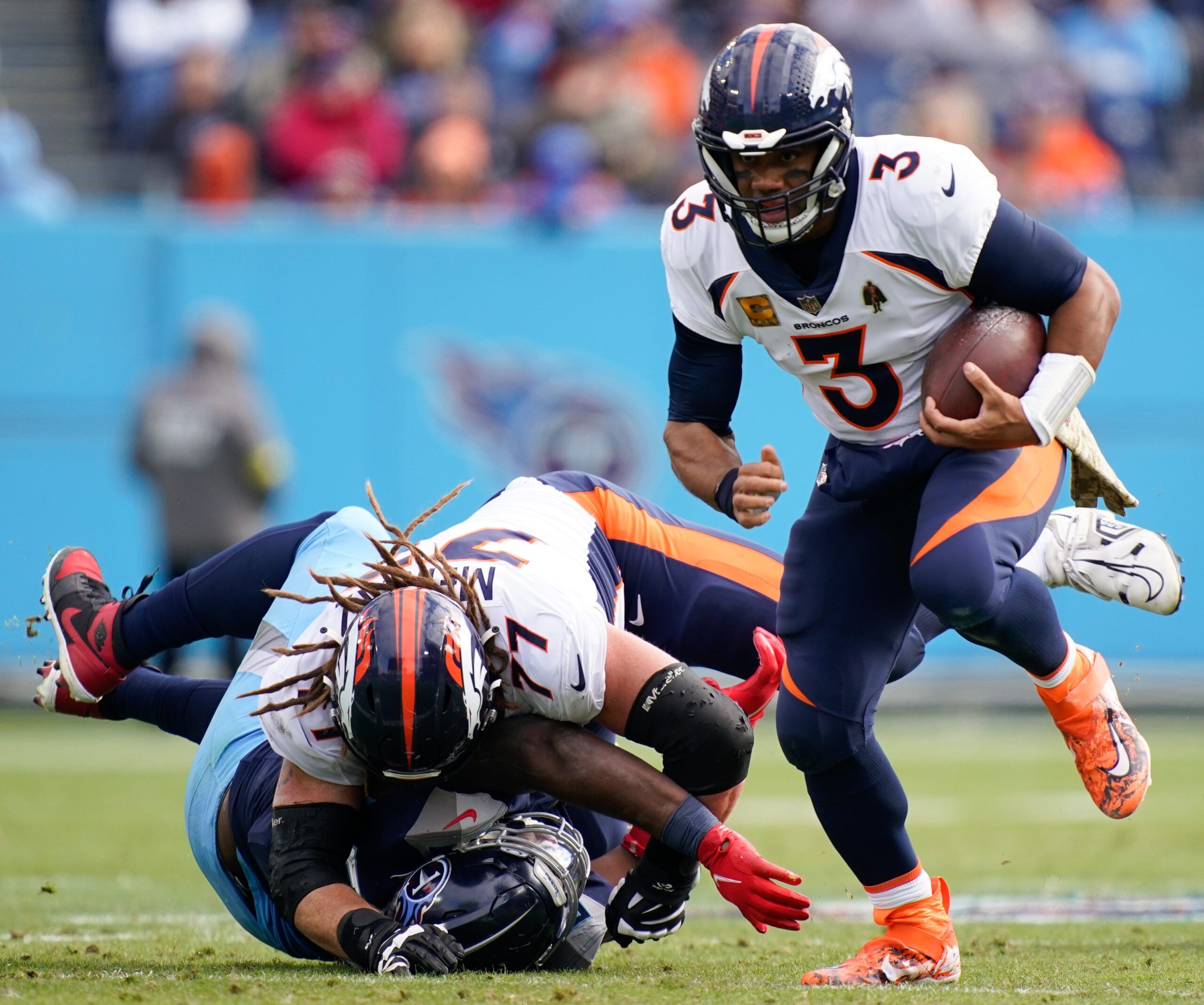 Broncos' Russell Wilson underwent arthroscopic surgery on his knee