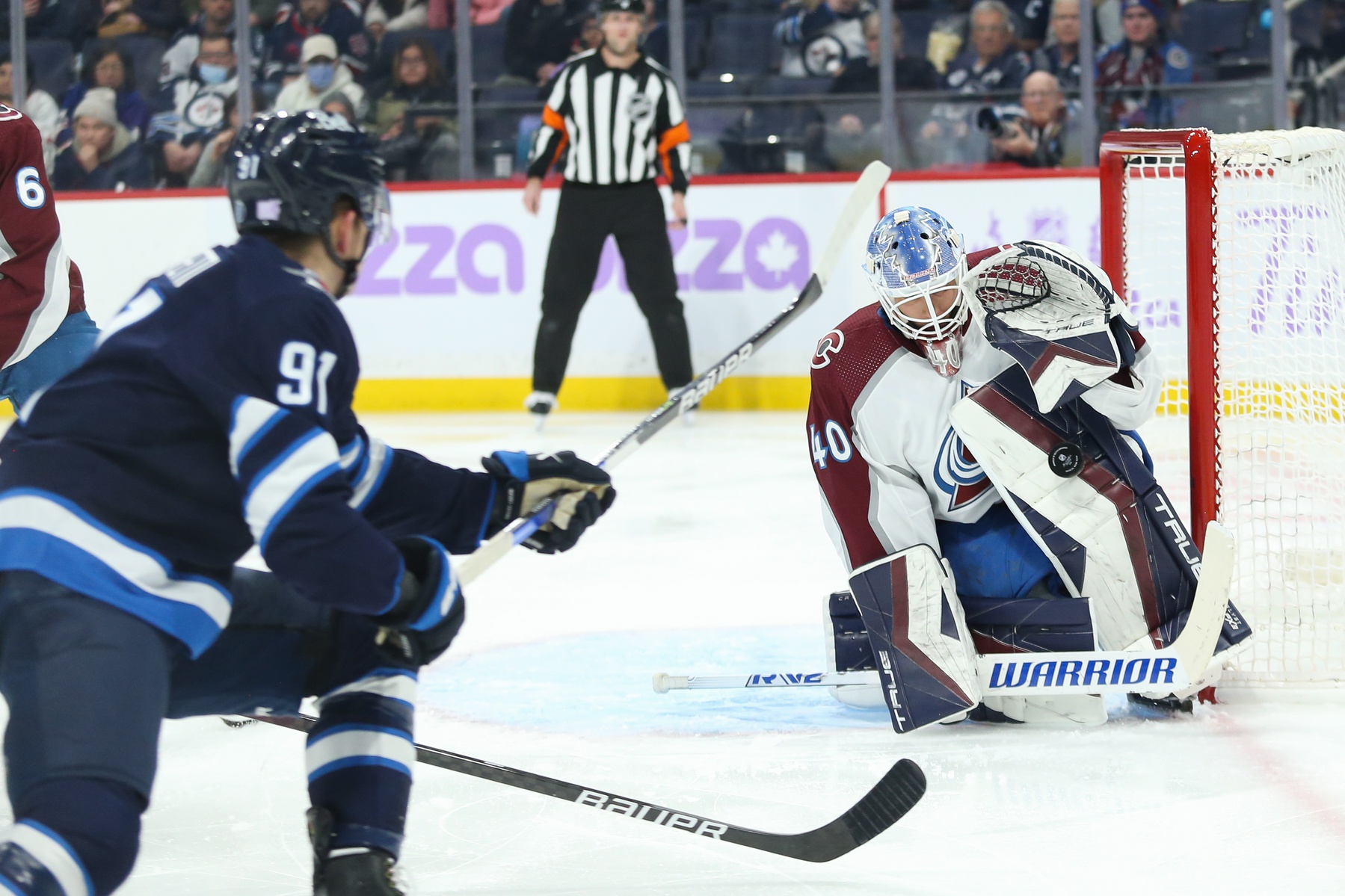 Avalanche beat Jets, stay in chase for Central title