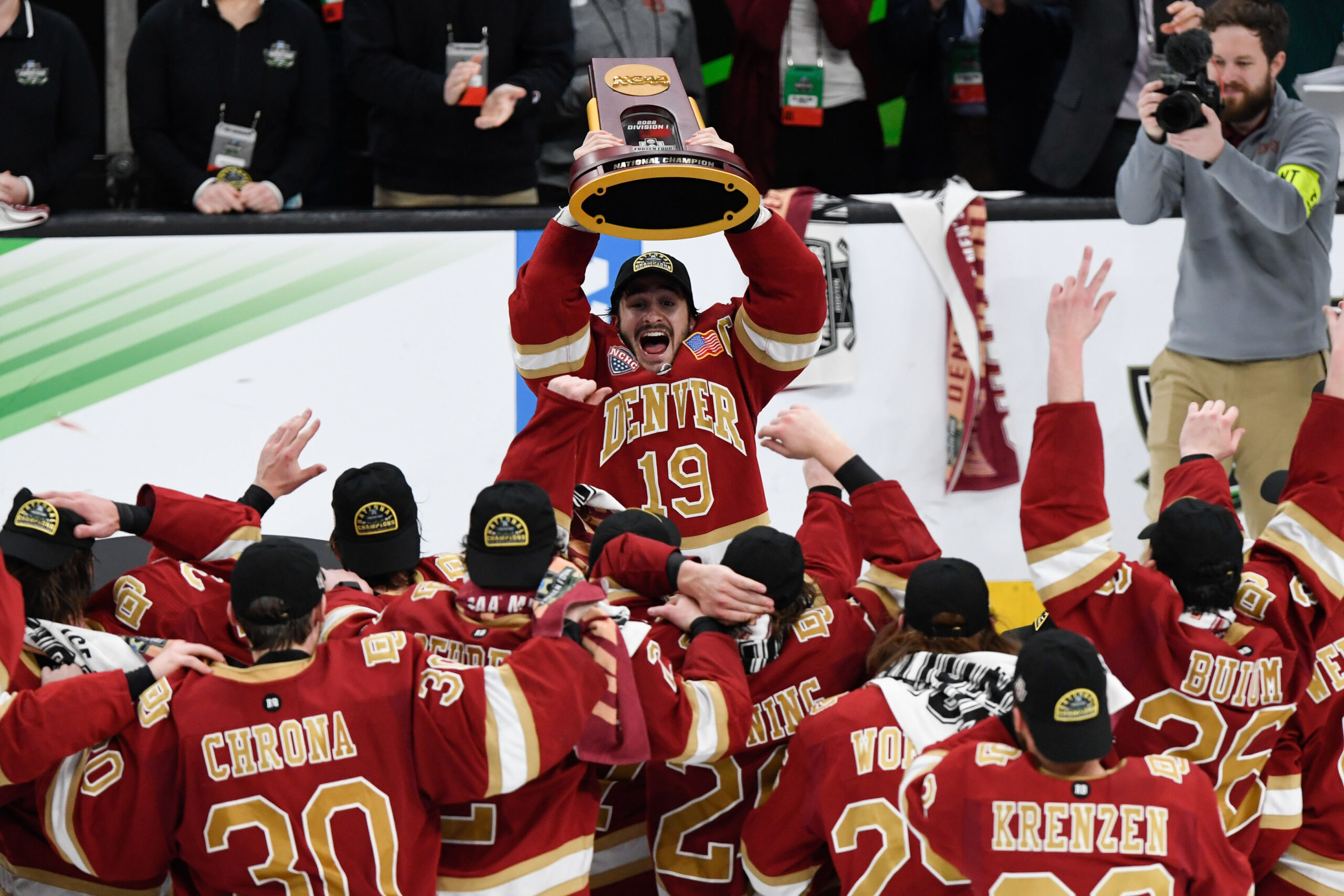 Massachusetts Hockey Alumnus Makar Wins Stanley Cup, Conn Smythe
