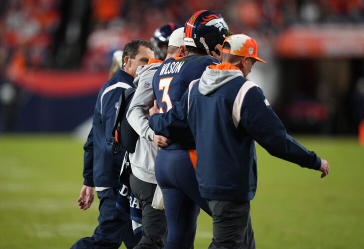 Denver Broncos quarterback Russell Wilson (3) is taken off the field by training staff in the fourth quarter against the Kansas City Chiefs at Empo