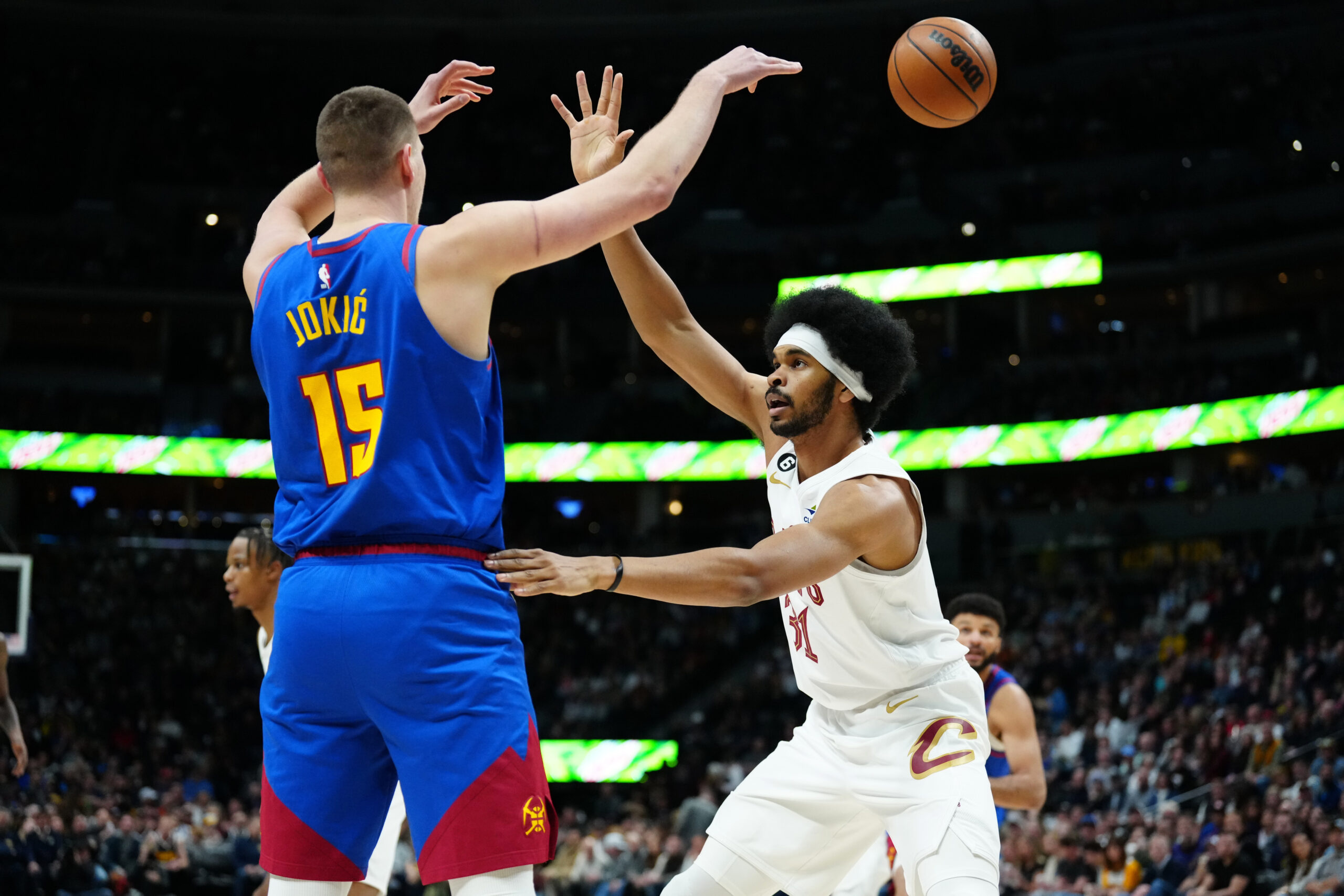 Nikola Jokić, Denver Nuggets defeat Cleveland Cavaliers 121108 on back