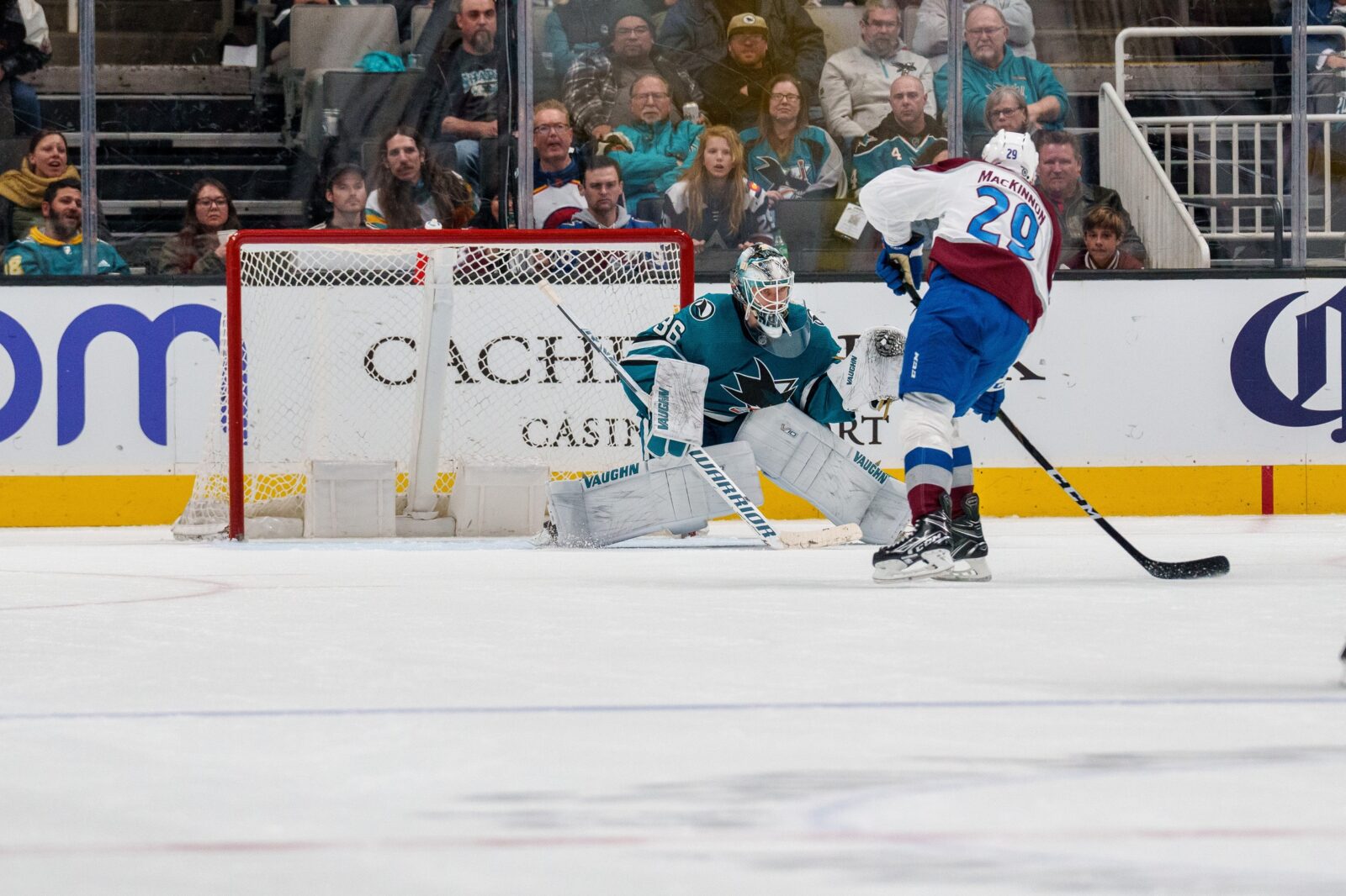 Nathan MacKinnon's 100th point gives Avalanche division lead