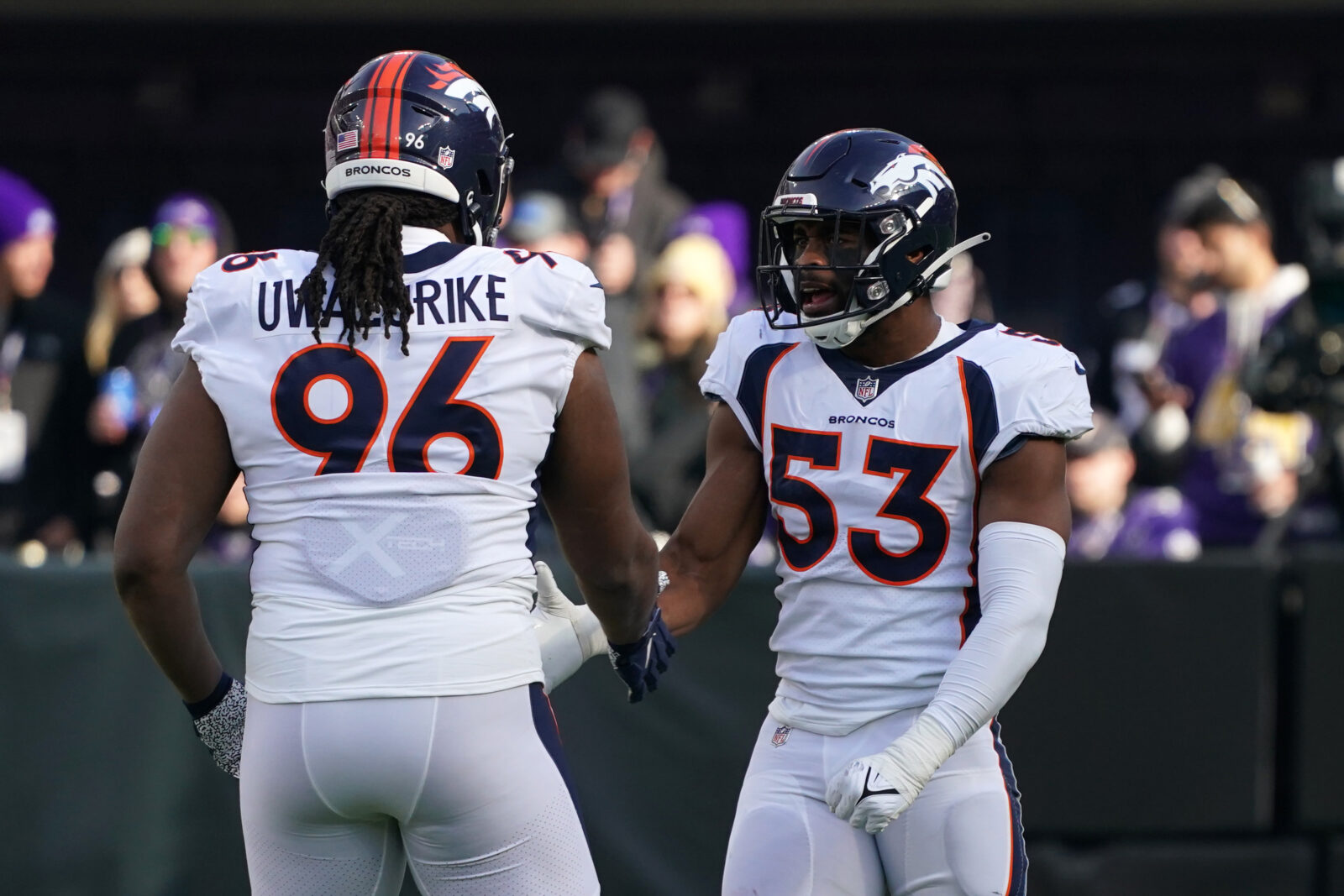 Dre'Mont Jones steps up for Broncos defense