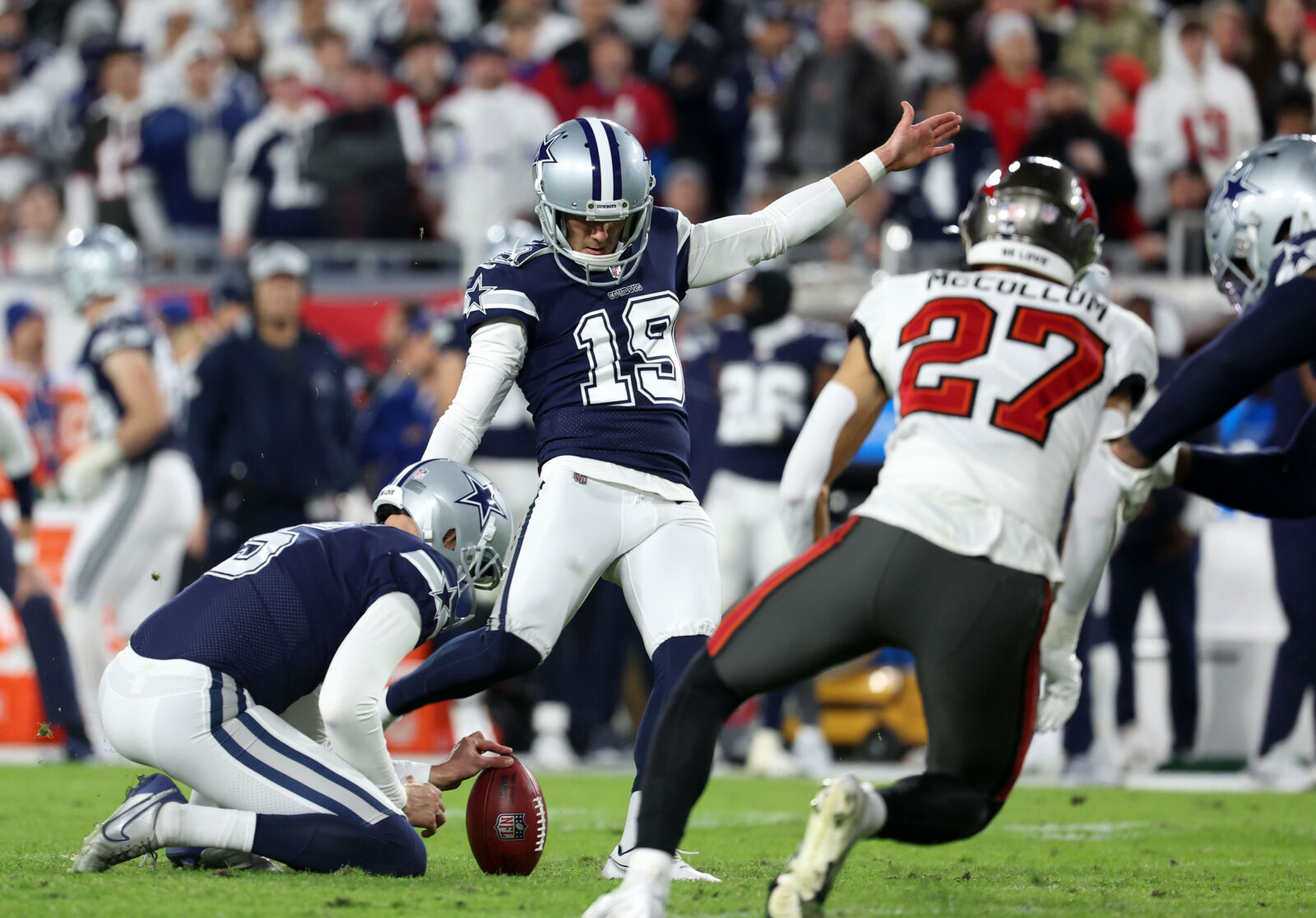 Dallas Cowboys place kicker Brett Maher (19) kicks a field goal during the  first half of