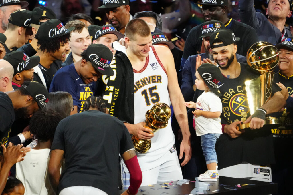 Playmaker - NBA CHAMPIONSHIP TROPHY The Larry O'Brien NBA