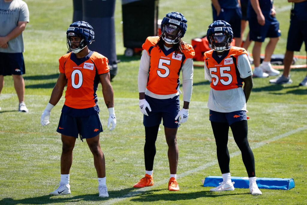 Denver Broncos defensive back Dymonte Thomas (35) warms up during an NFL  football training camp session at the team's headquarters Tuesday, July 30,  2019, in Englewood, Colo. (AP Photo/David Zalubowski Stock Photo - Alamy