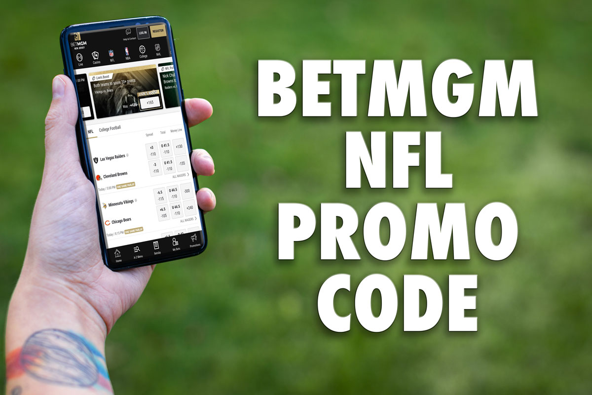 DraftKings Sportsbook promo scores CFB, NFL bettors up to $300 in bonuses