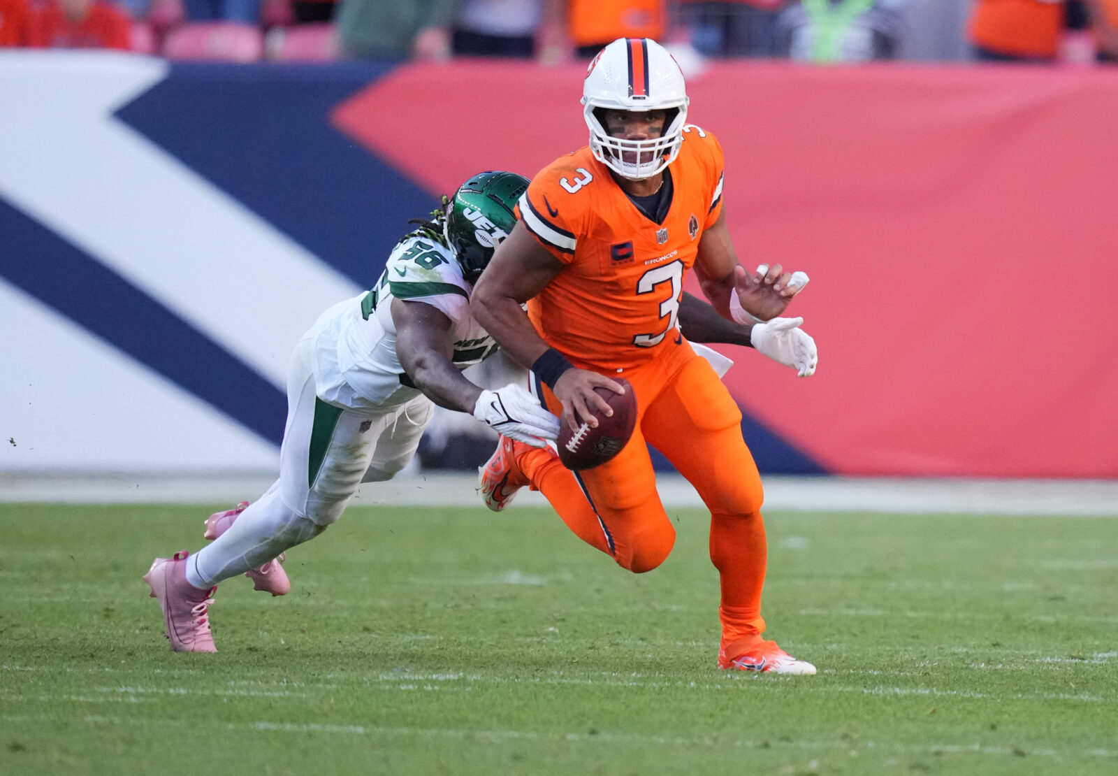 Jets beat Broncos but lose rookie RB Hall to knee injury